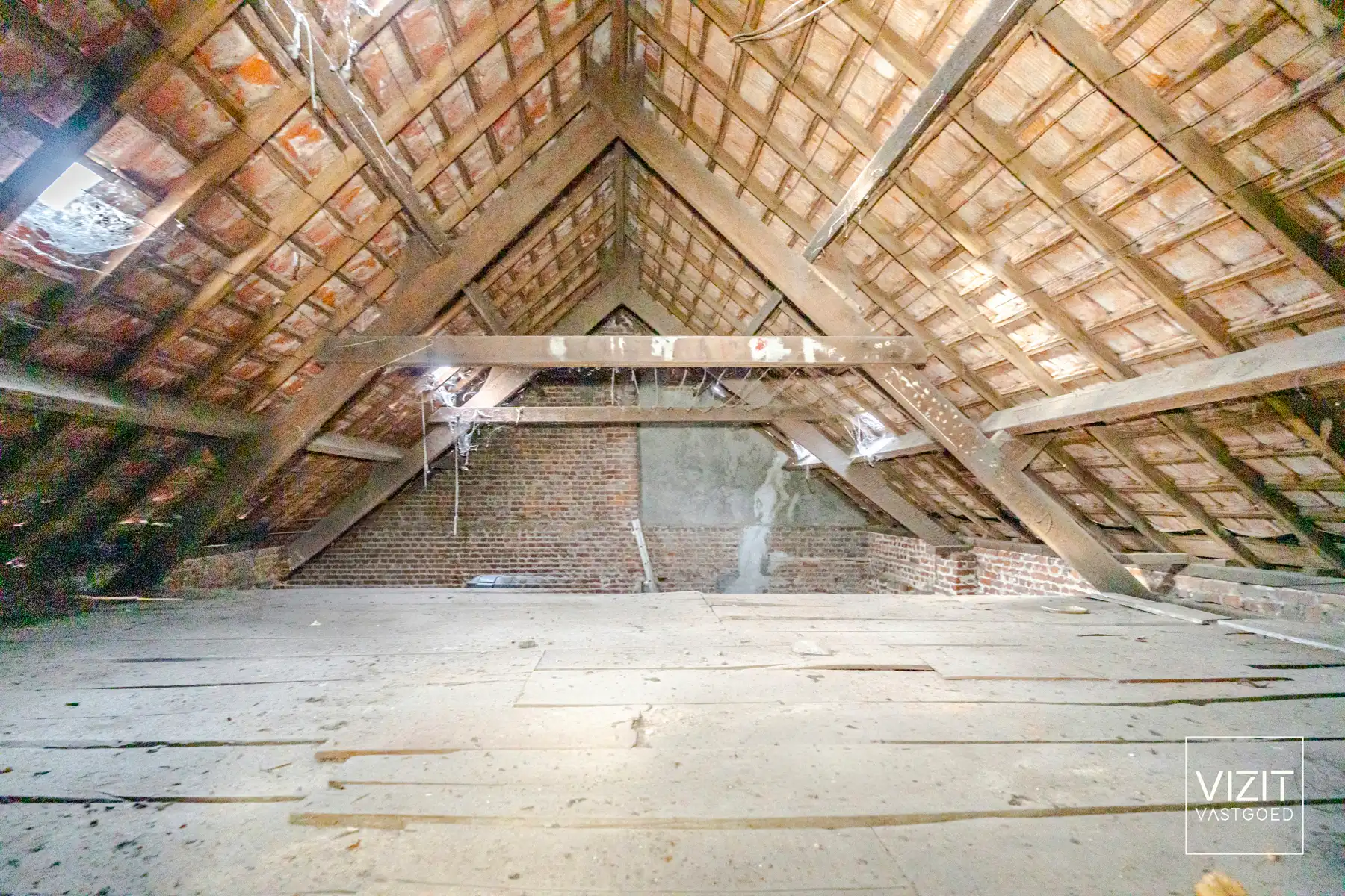 Renovatieproject met ruime garage!  foto 18