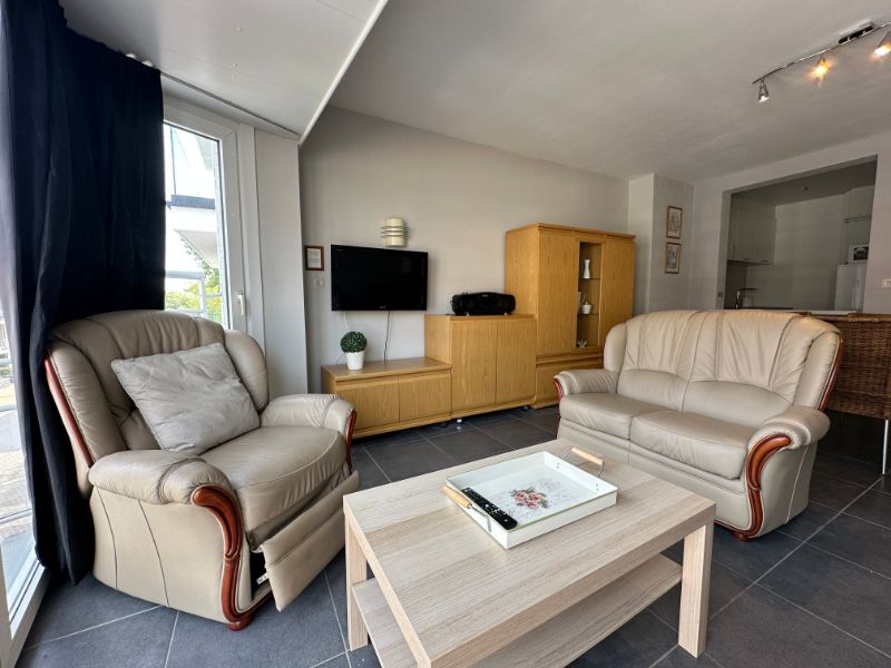 Gemeubeld 2-slaapkamerappartement op wandelafstand van het strand! foto 6