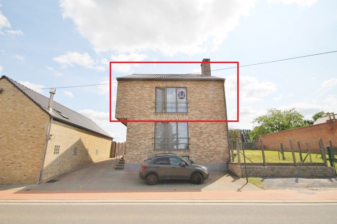 Ruim duplexappartement met 3 slaapkamers te Nieuwerkerken foto {{pictureIndex}}