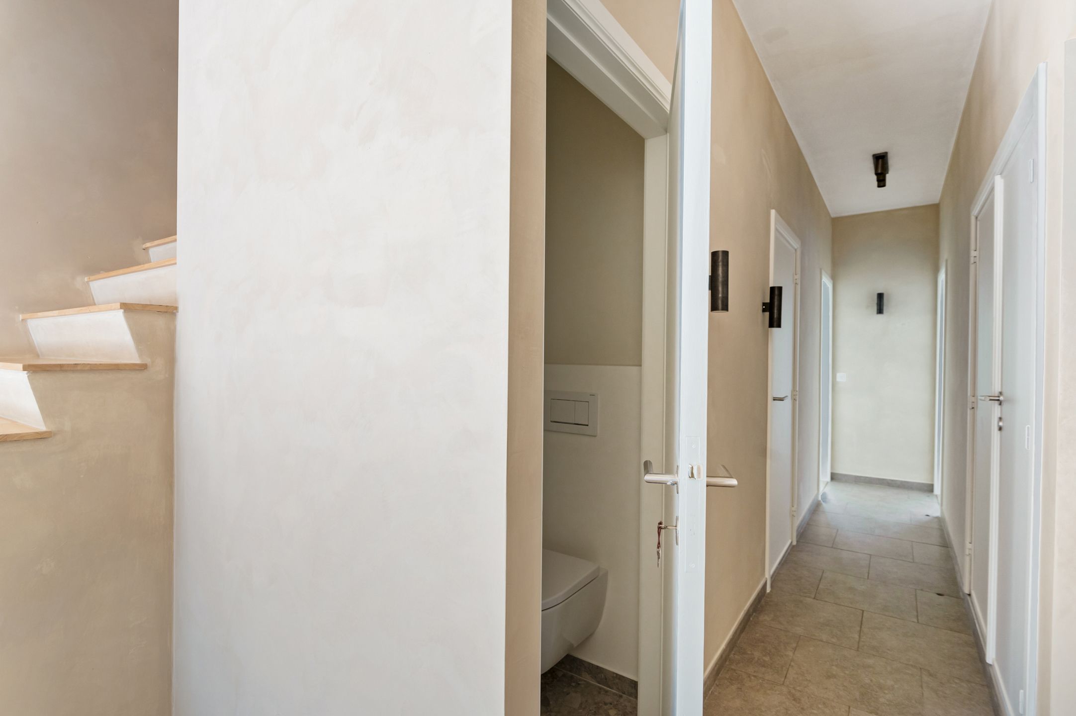 Prachtig gerenoveerde woning (3 slk.) op de Oosterveldwijk foto 8