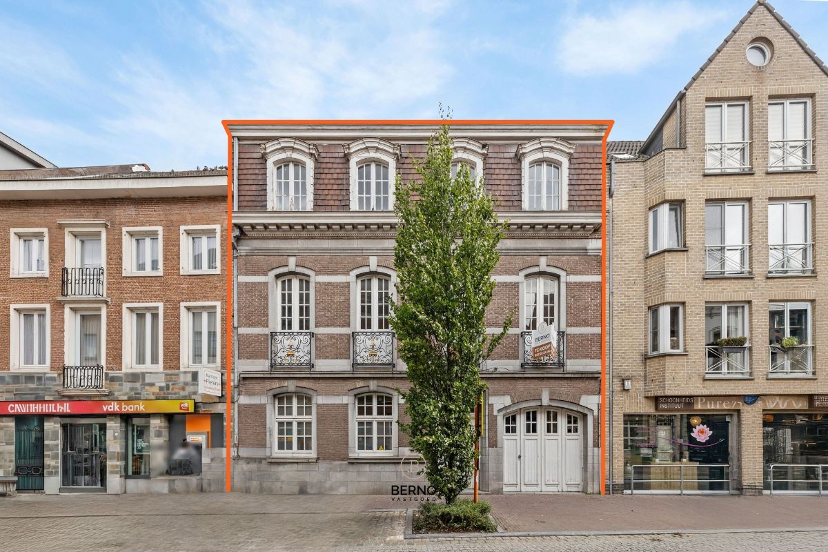 Hoofdfoto van de publicatie: Te koop: Karaktervolle herenwoning met praktijkruimte in Zele