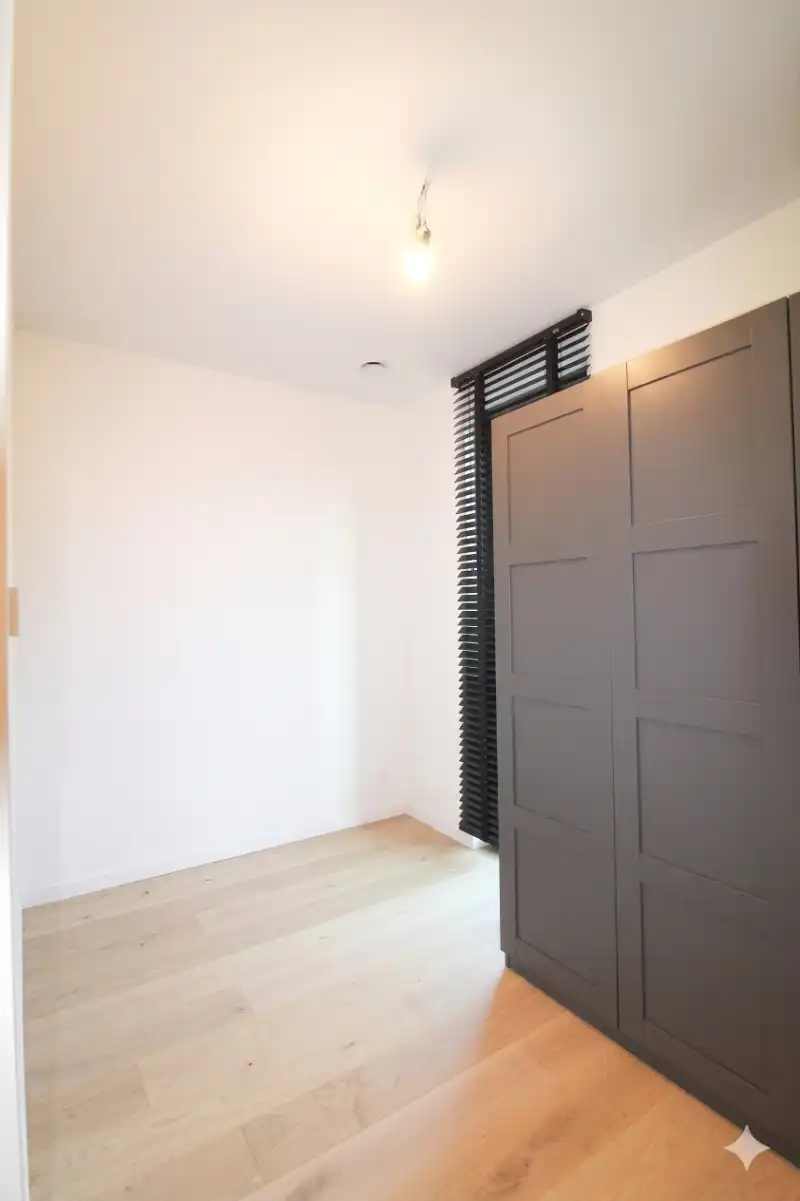 Modern en lichtrijk appartement te huur in Ingelmunster foto 8