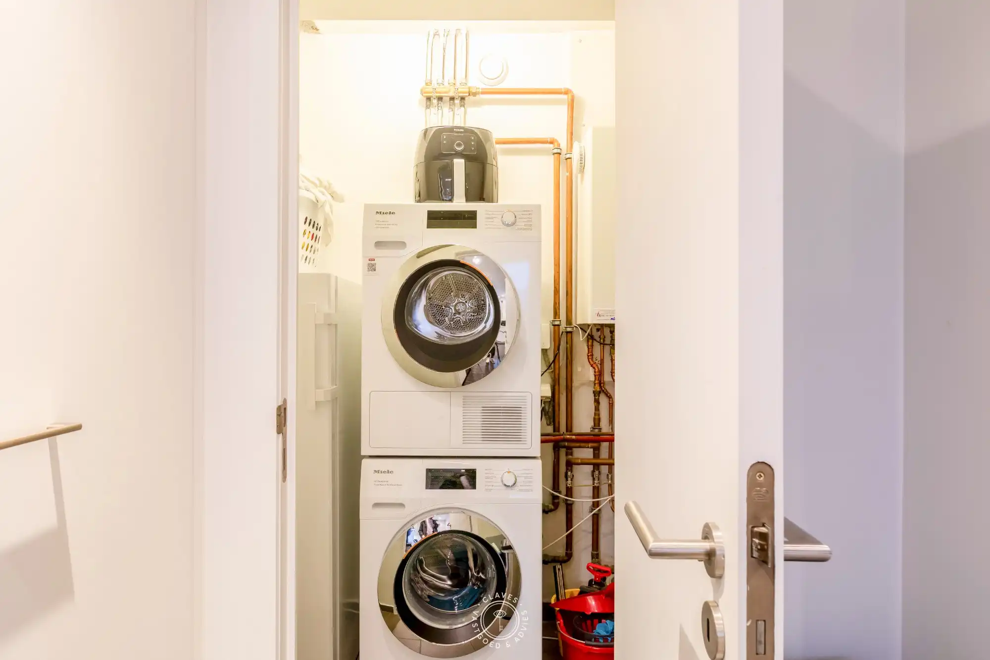 High-end  afgewerkt appartement met twee slaapkamers - en de optie om een ondergrondse staanplaats mee aan te kopen foto 8