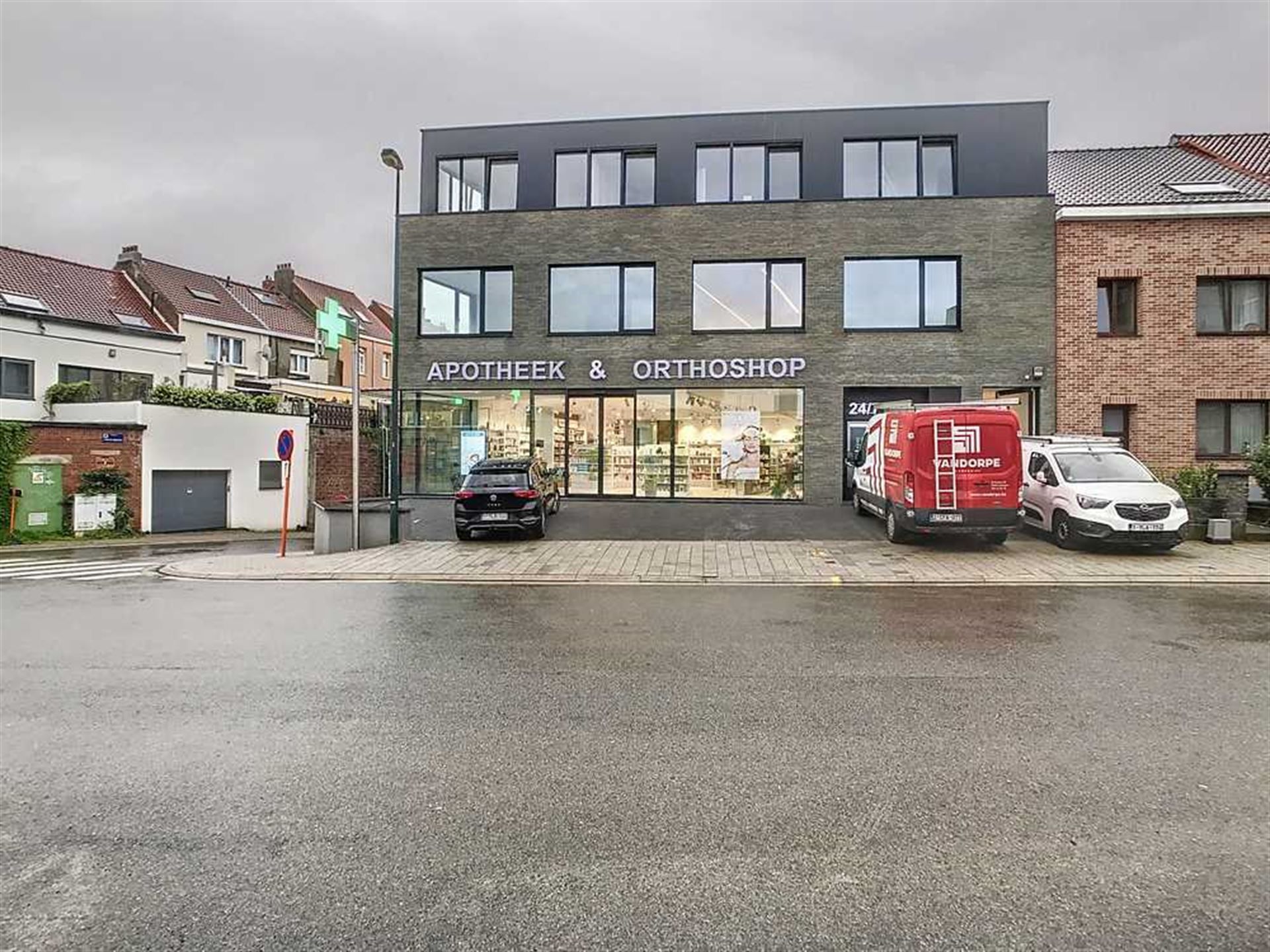 Moderne en lichtrijke praktijkruimte in nieuw gebouw foto 4