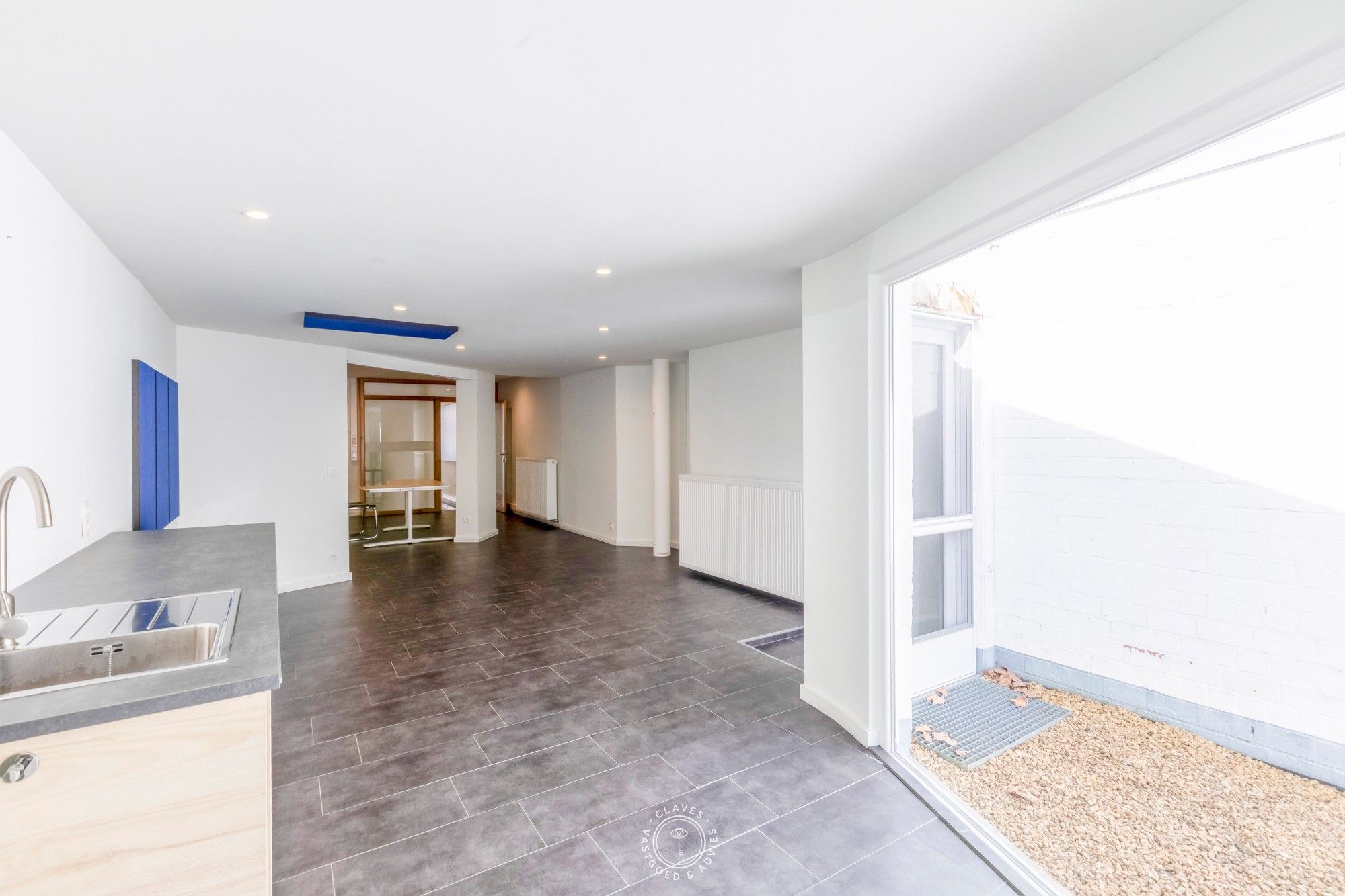 Totaal gerenoveerd handelspand met wachtruimte en buitenruimte – instapklaar kantoor of praktijk in de Stationsstraat foto 8