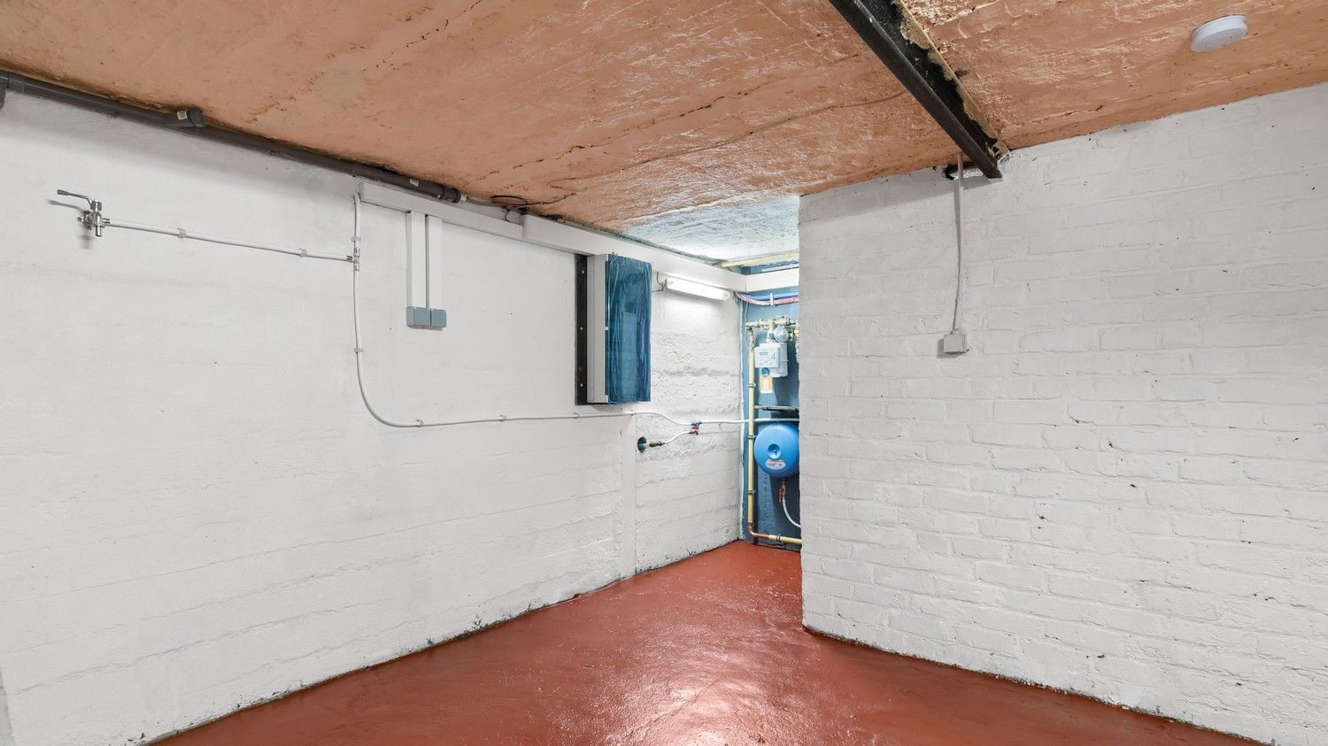 Volledig gerenoveerde woning met 3 slaapkamers en tuin. foto 16