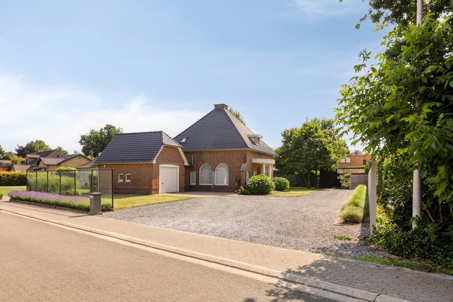 Charmante gezinswoning met drie slaapkamers en prachtige tuin in Dilsen-Stokkem foto 5