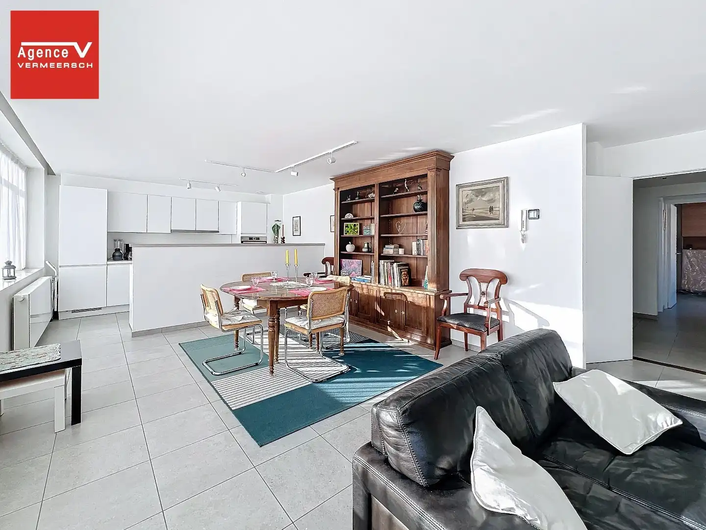 Ruim en lichtrijk GEMEUBILEERD  2-slkr appartement (117m²)gelegen op 50m van Zeedijk!  foto 9