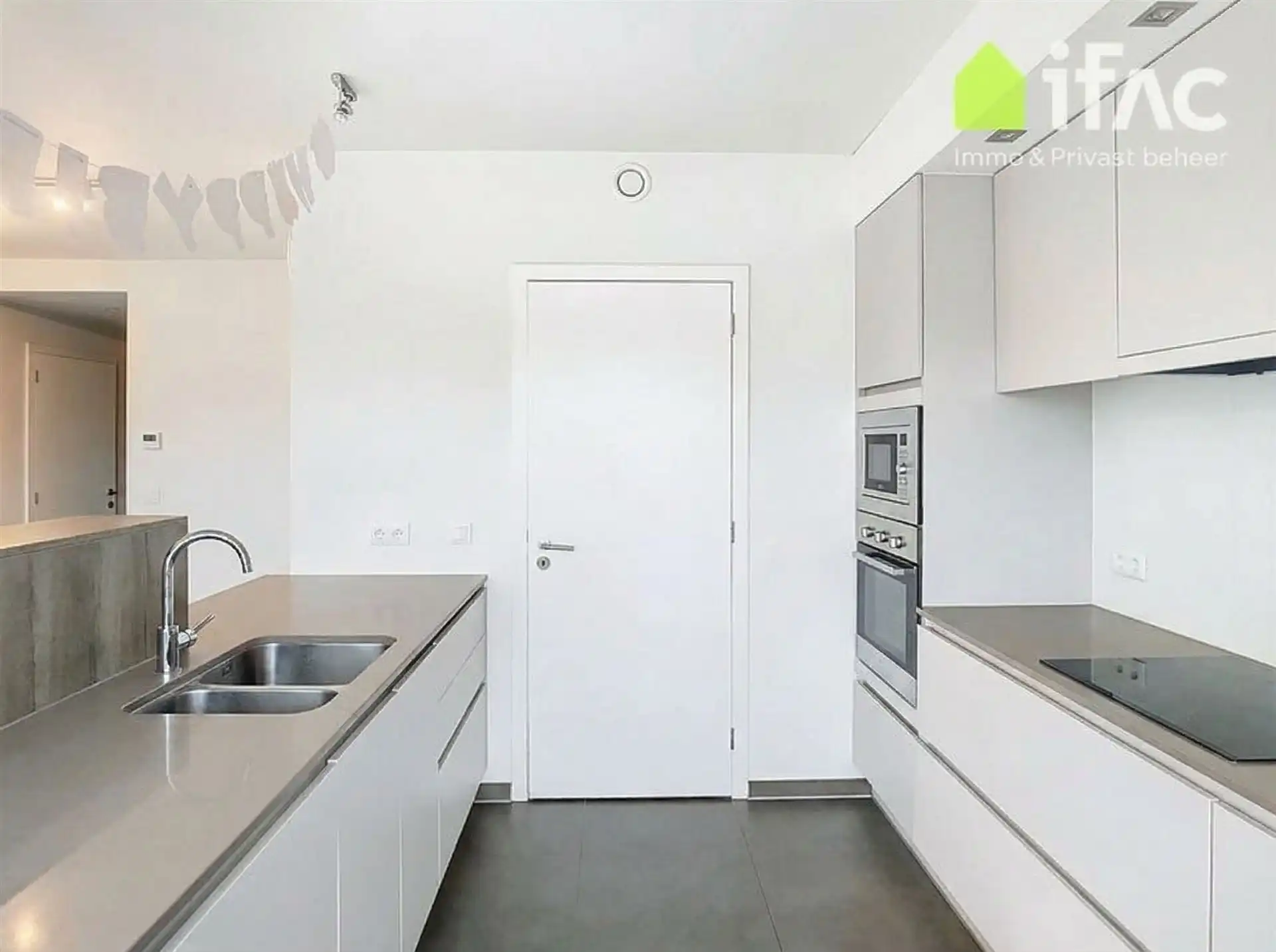 Lichtrijk penthouse appartement met ruim terras foto 5