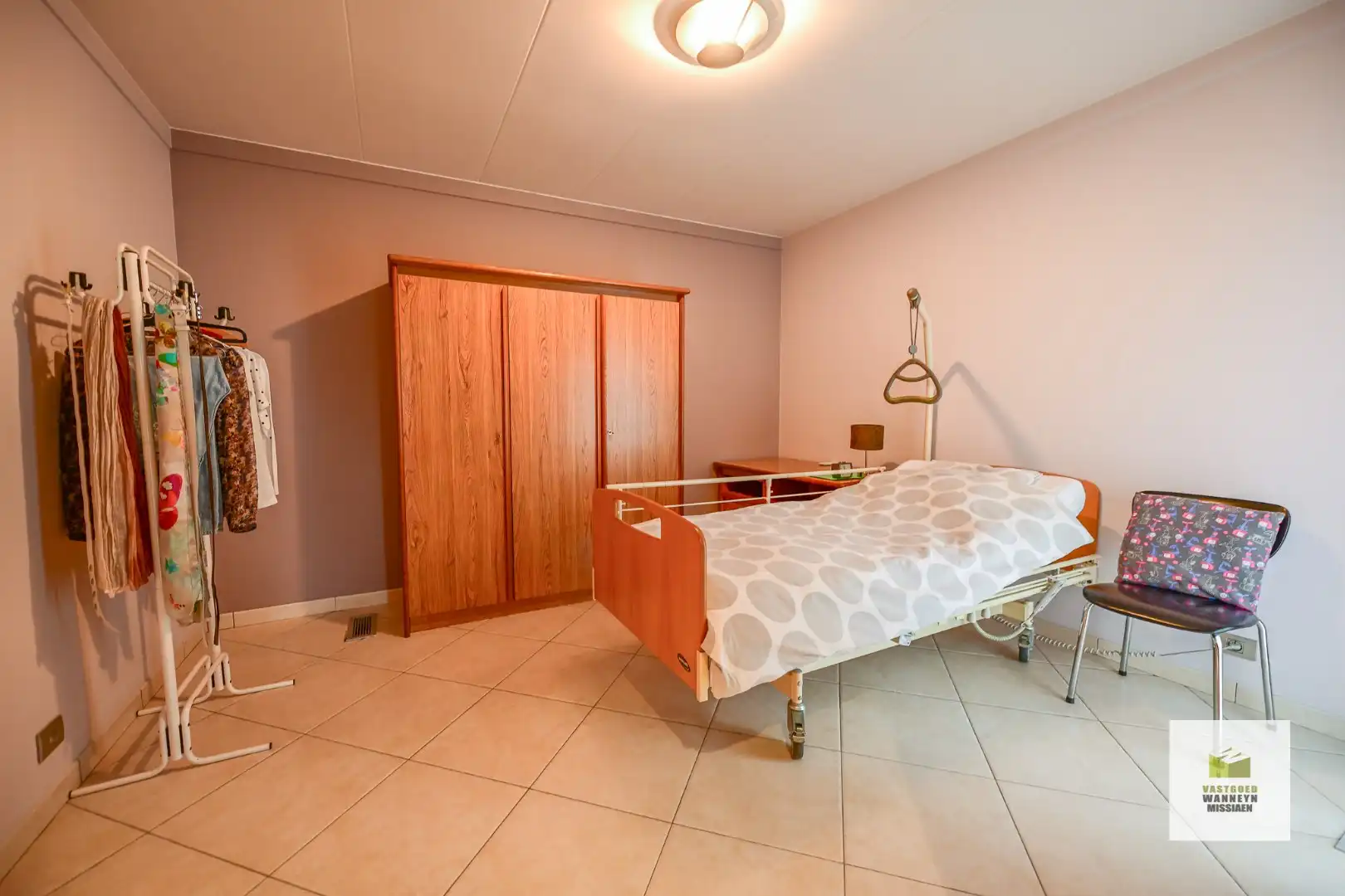 Gelijkvloerse woning met praktijkruimte (50m2) en loods (300m2) foto 11