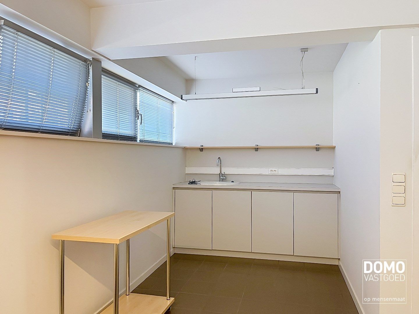 MODERNE PRAKTIJKRUIMTE/KANTOORRUIMTE TE HUUR IN KERMT foto 6