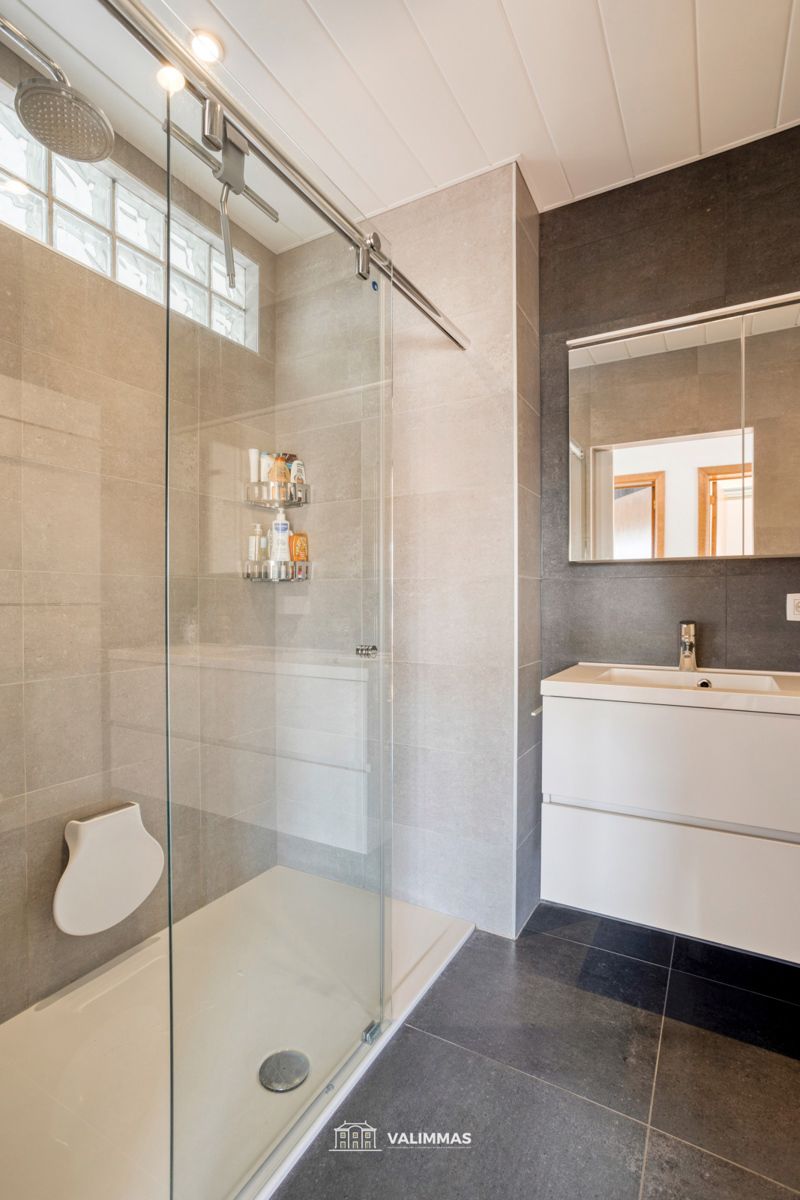 Instapklare & comfortabele driegevelwoning mt garage en tuin foto 16