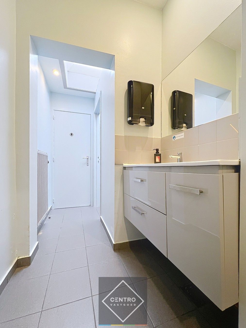 Ruim instapklaar handelspand met te renoveren woning (vroeger café Comodo en ook café Mozart) op de Grote Markt (Izegem) ! foto 17