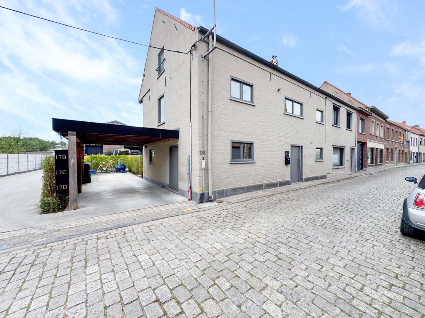 Ruime halfopen woning met 3 slaapkamers in het hart van Middelburg foto {{pictureIndex}}