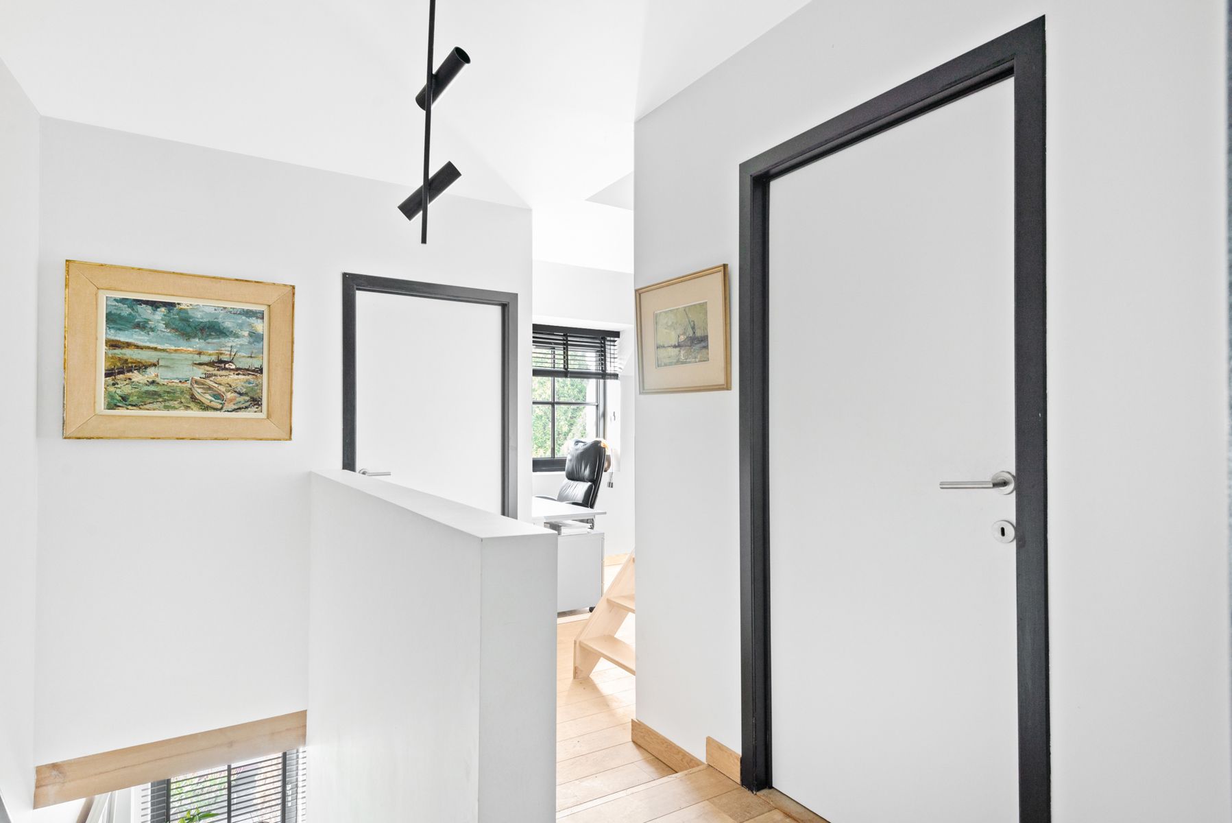 Handelsruimte met bovenliggend appartement in centrum foto 25