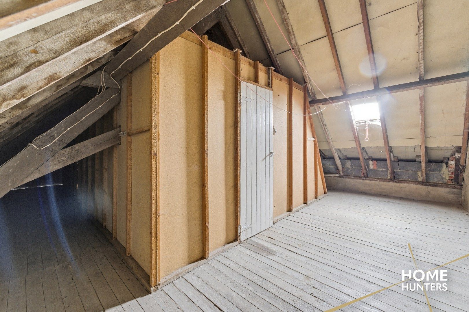 Te renoveren woning met garage en bijgebouw in hartje Poelkapelle! foto 11