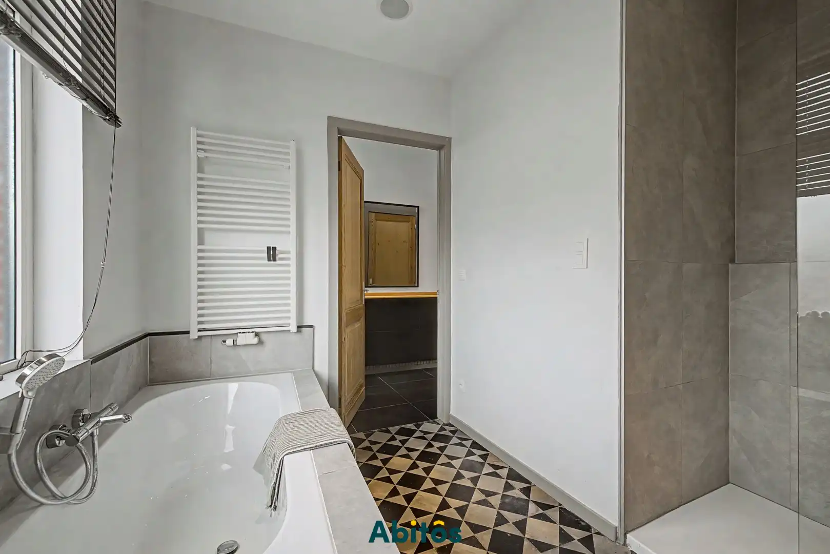 Instapklare woning met drie slaapkamers en leuke tuin foto 19