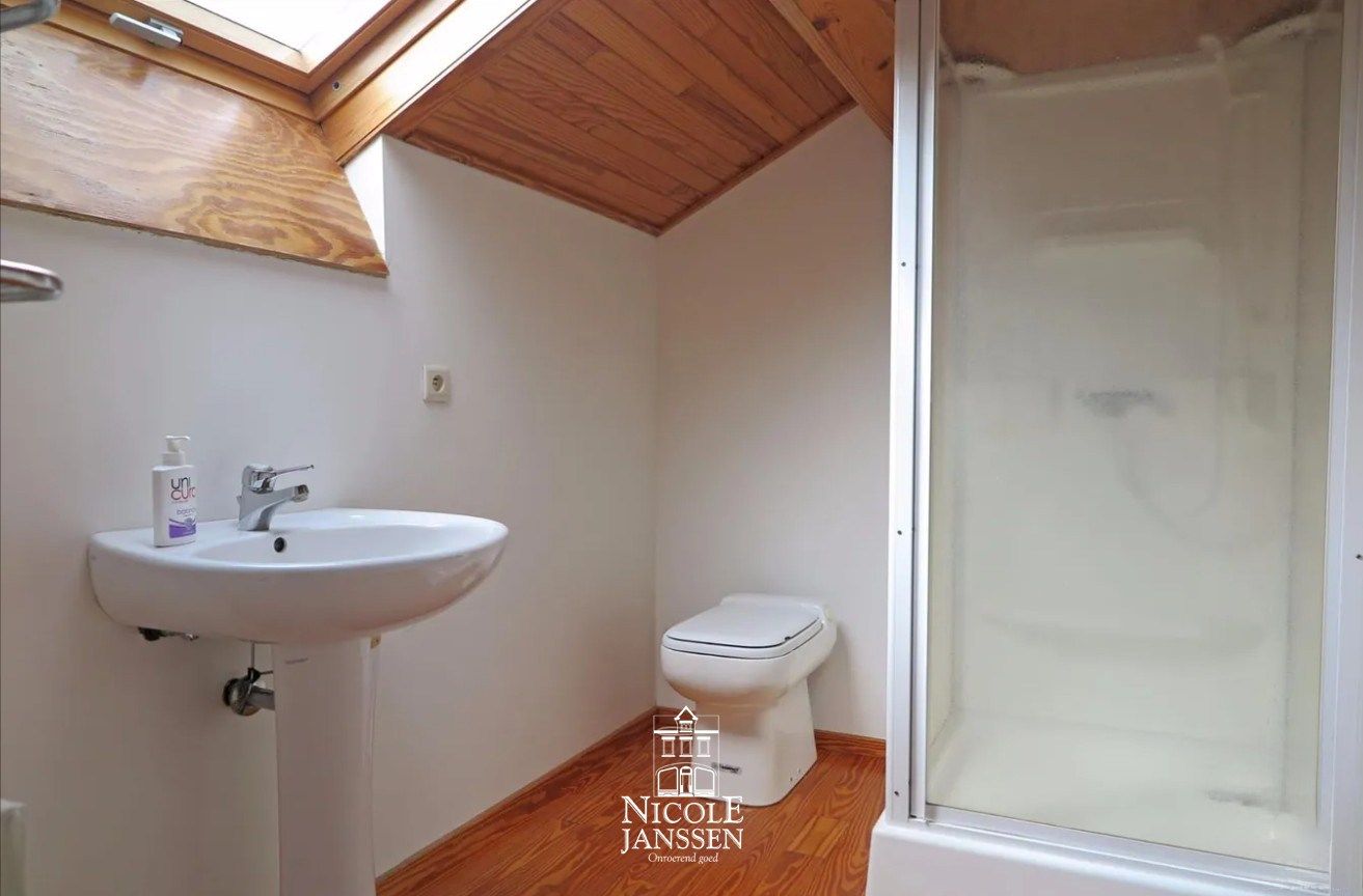 Ruime vrijstaande gezinswoning met 3 slaapkamers, tuintje en garage foto 15