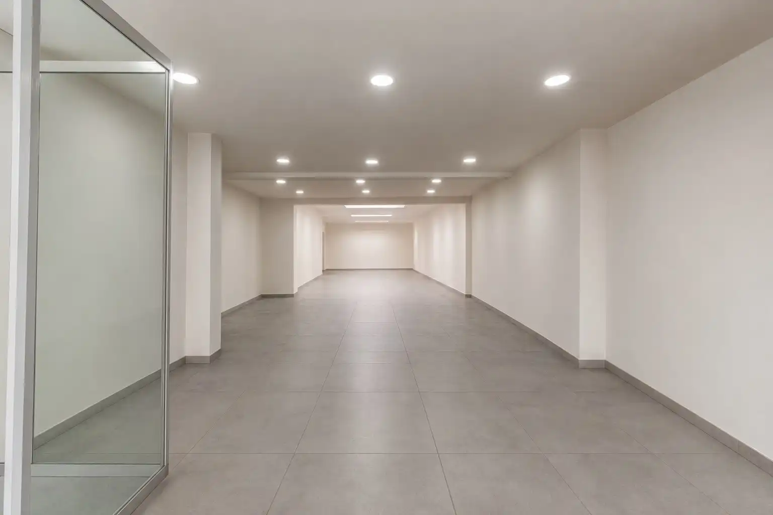 INSTAPKLAAR HANDELS-/KANTOORGELIJKVLOERS (334m²) foto 6