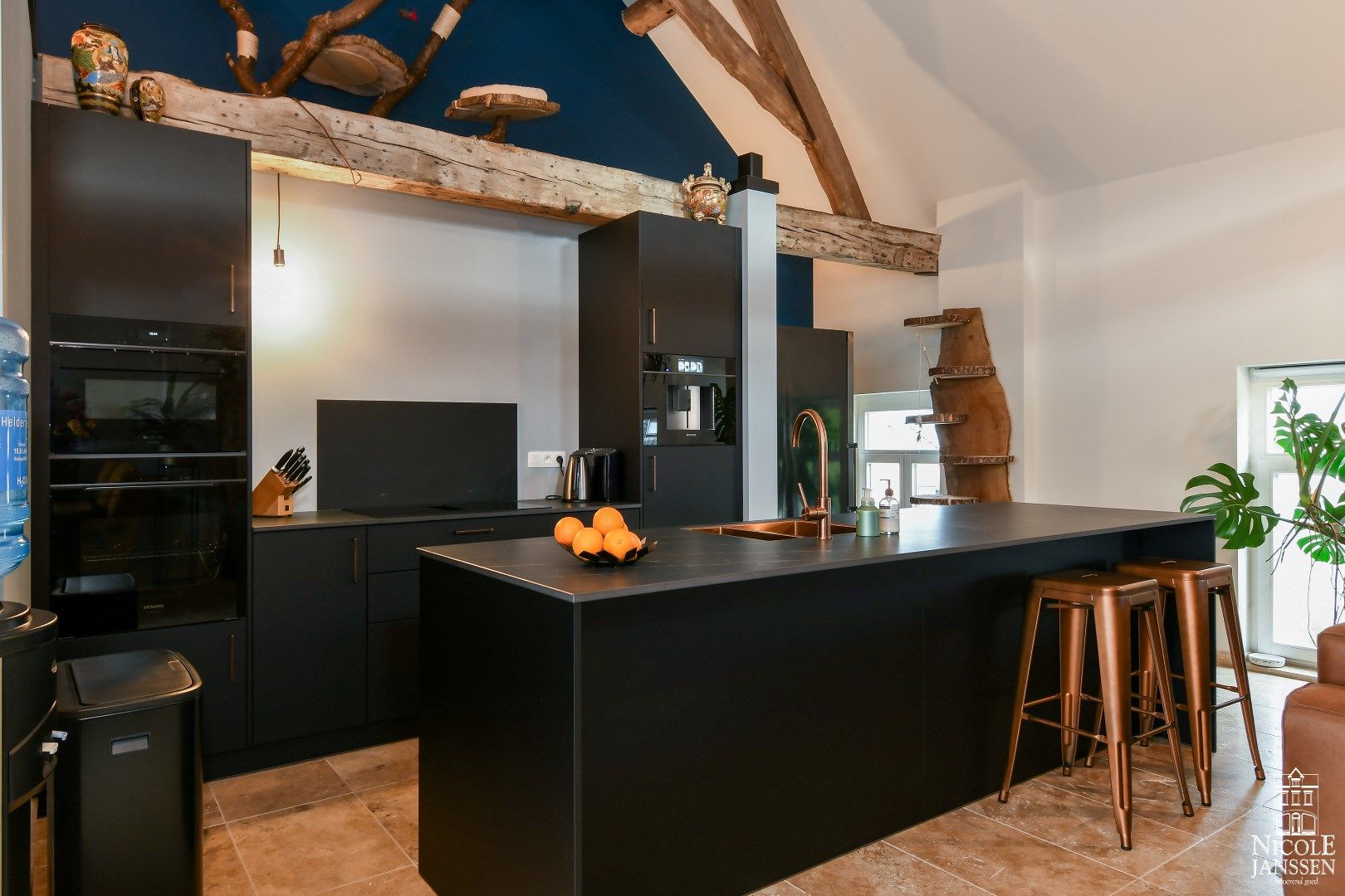 Schitterende instapklare loft met carport en private berging foto 9