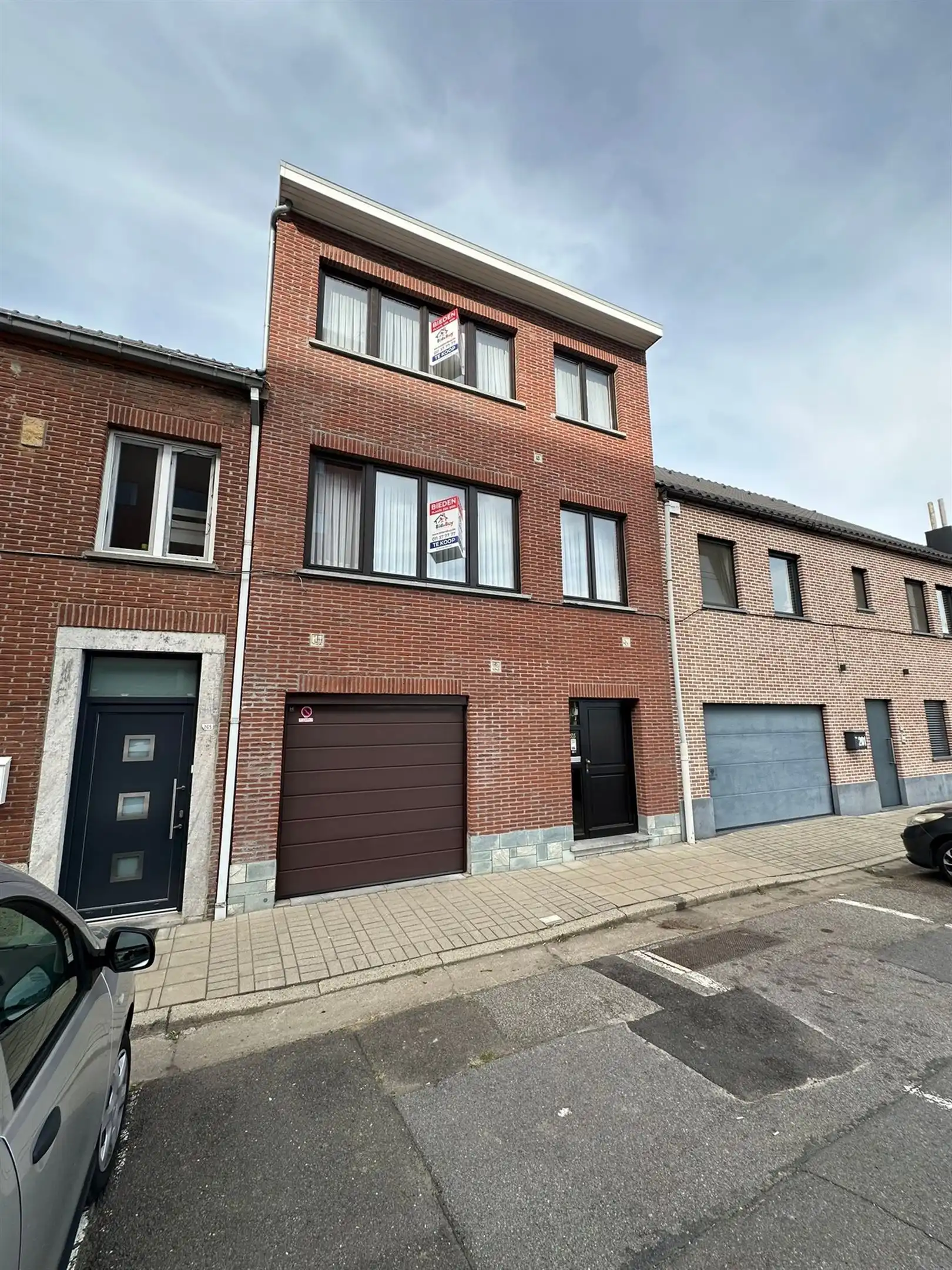 Ruime bel-etage met 2 slaapkamers, kinderkamer, garage en groot terras foto 3