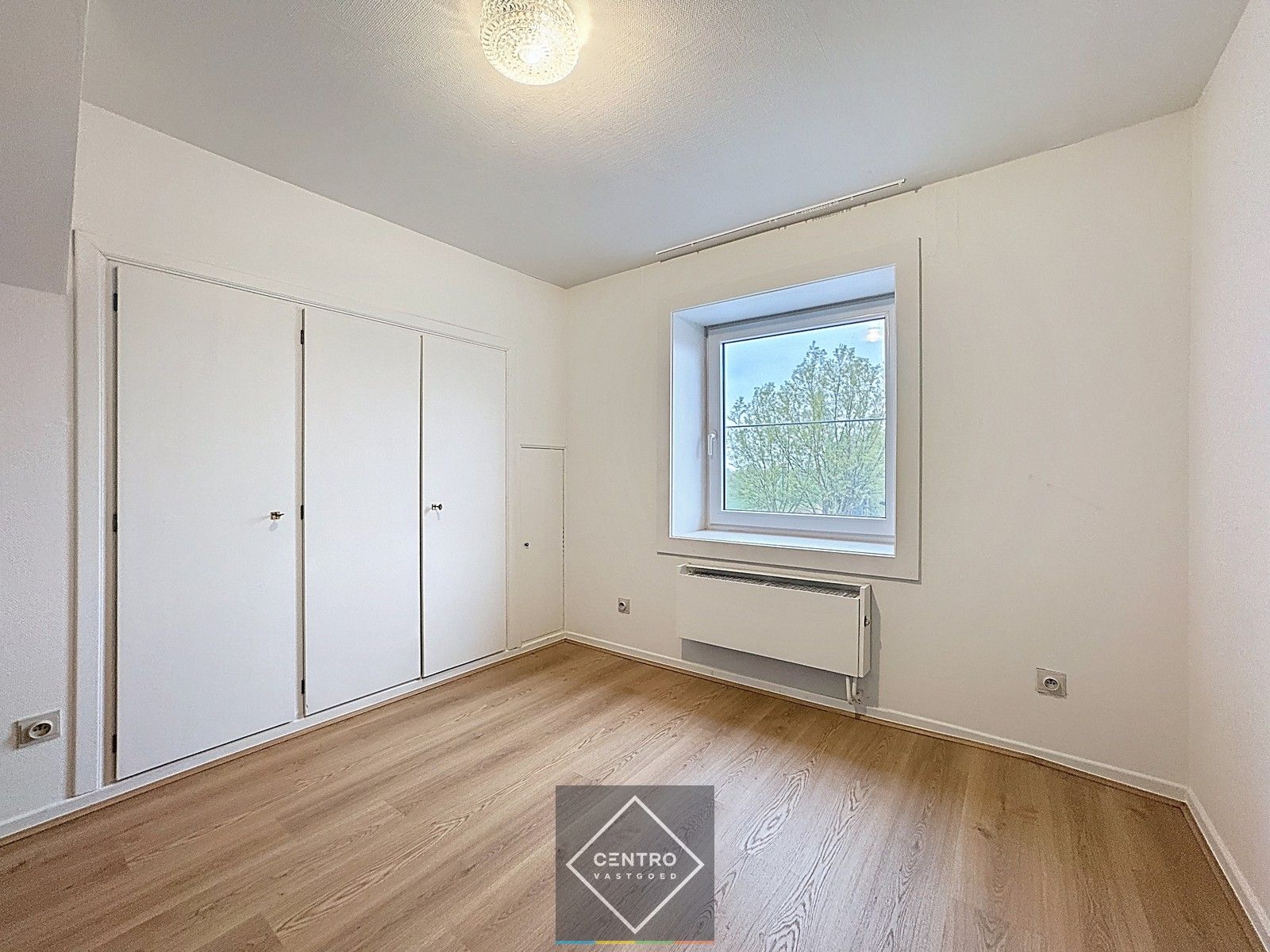 Landelijk gelegen woning met 4 slpks, bureel én garage! foto 18