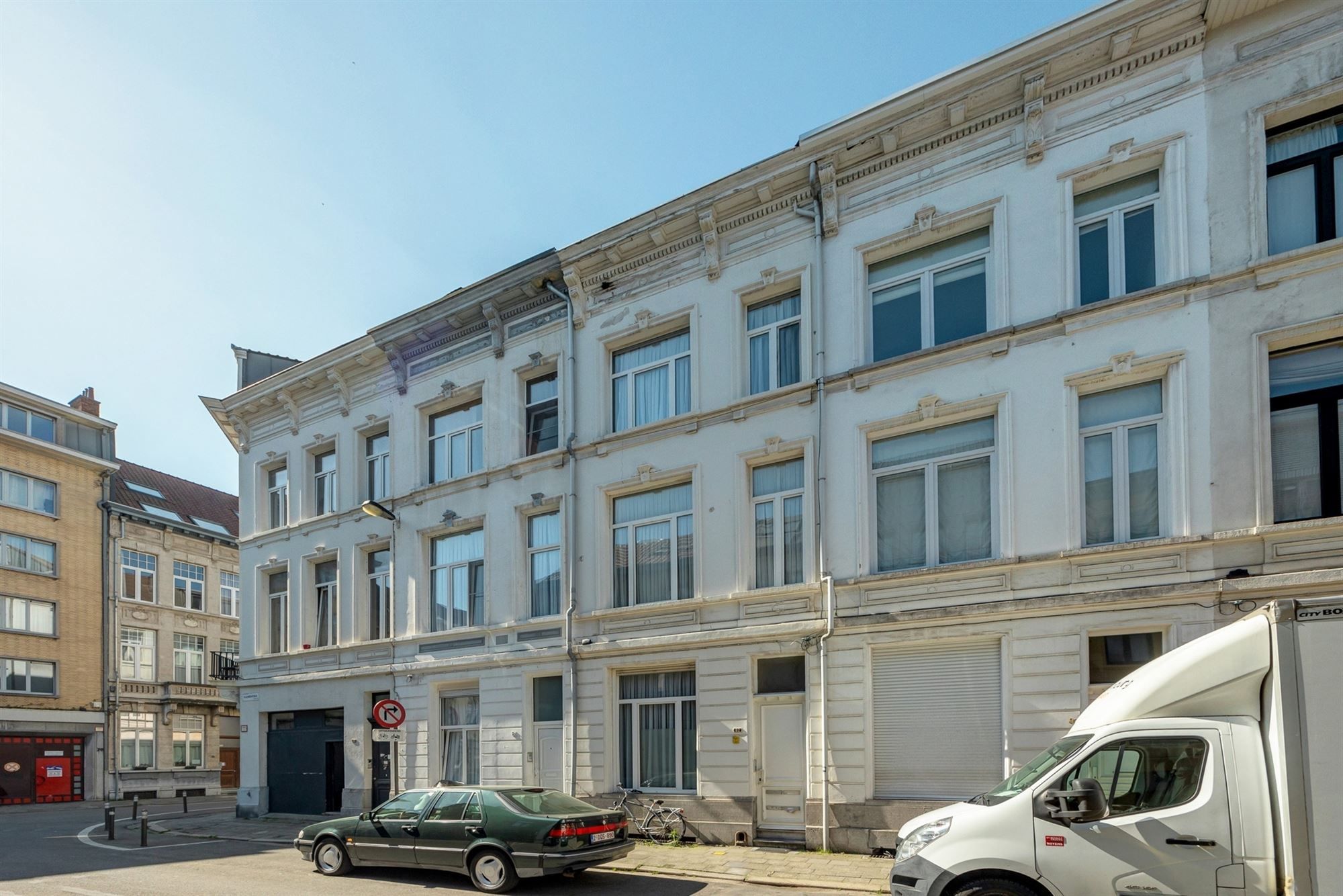 Hoofdfoto van de publicatie: Karaktervolle burgerwoning met potentieel in geliefde buurt