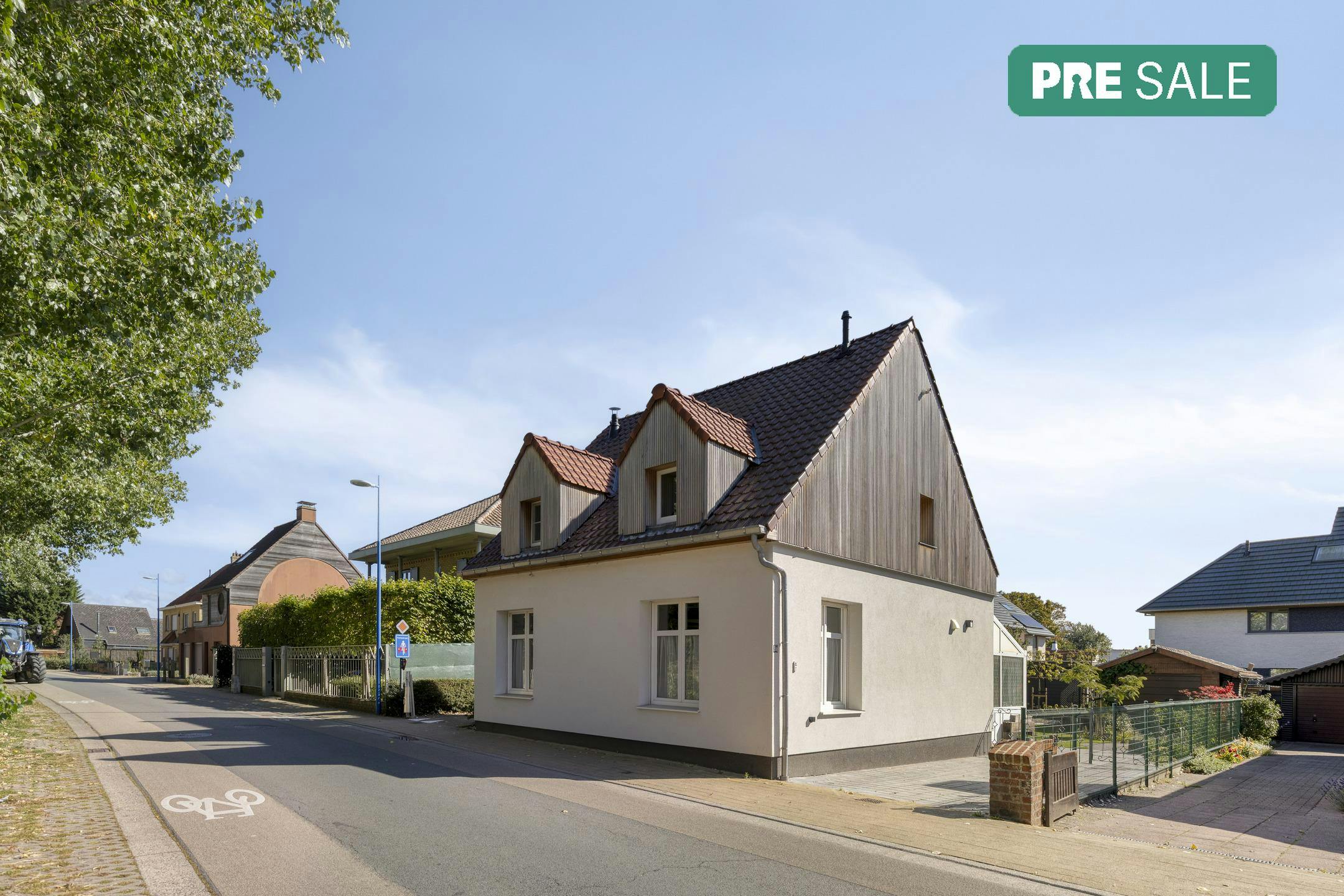 Gerenoveerde woning tegenover de Hoge Blekker duinen foto {{pictureIndex}}