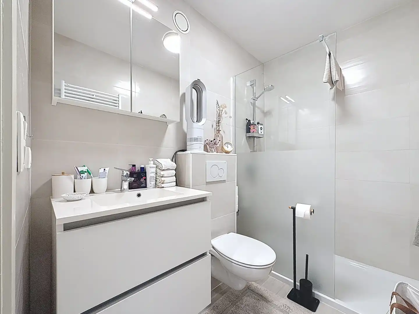 Volledig gerenoveerd appartement met zicht op de vaargeul en schildpad te Nieuwpoort foto 7