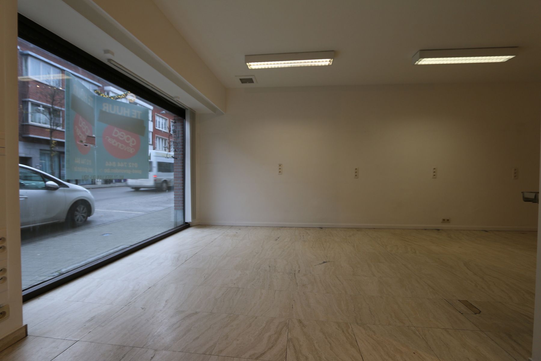 Handel 220 m² + kelder + drukke ligging + optie parking foto 4