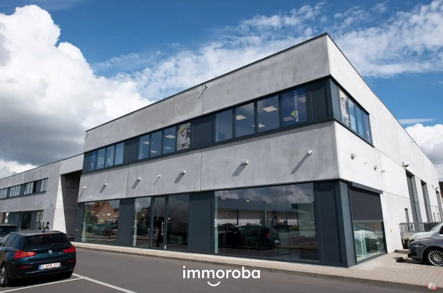 Terbeschikkingstelling van functioneel ingedeelde kantoorruimte te Waregem  foto {{pictureIndex}}