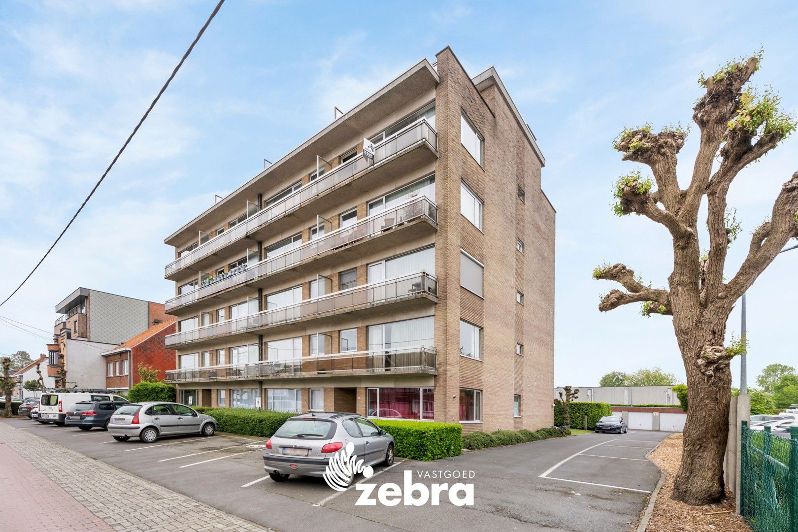 Licht op te frissen appartement op een centrale ligging te Roeselare! foto 17