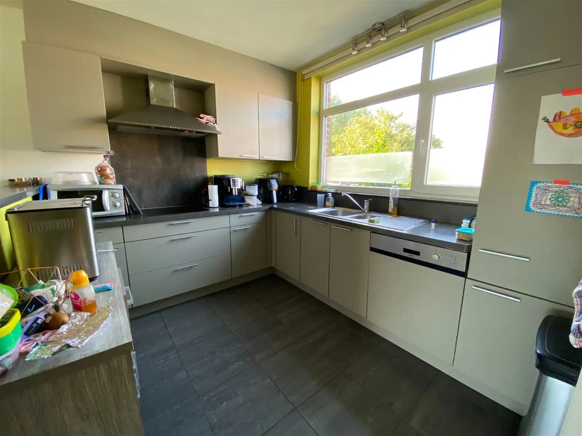 Gunstig gelegen ruime woning met onderhoudsvriendelijke tuin. foto 6