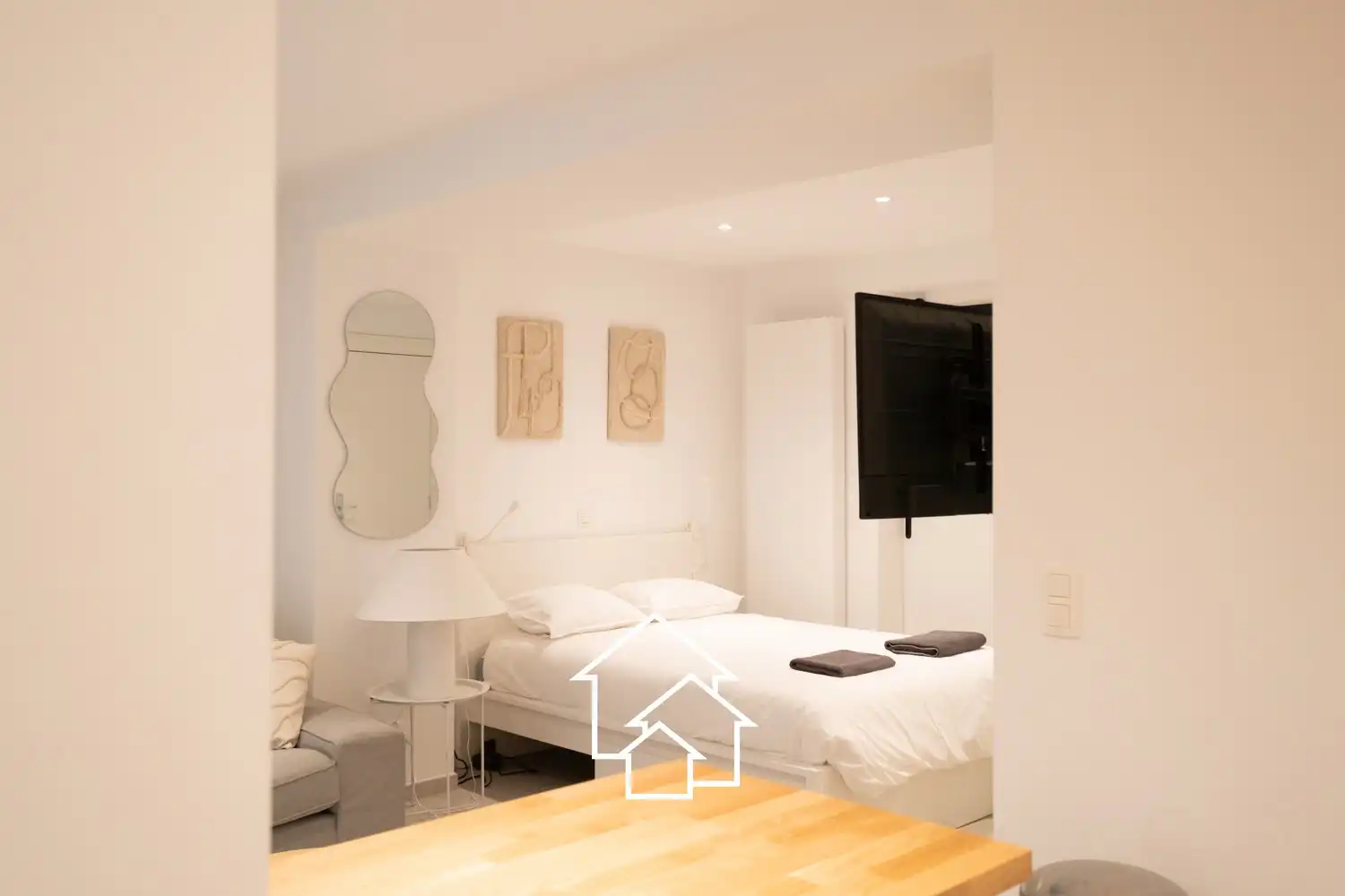 Gemeubileerd appartement met kleine binnenplaats in de wijk rond de vijvers van Ixelles. foto 12