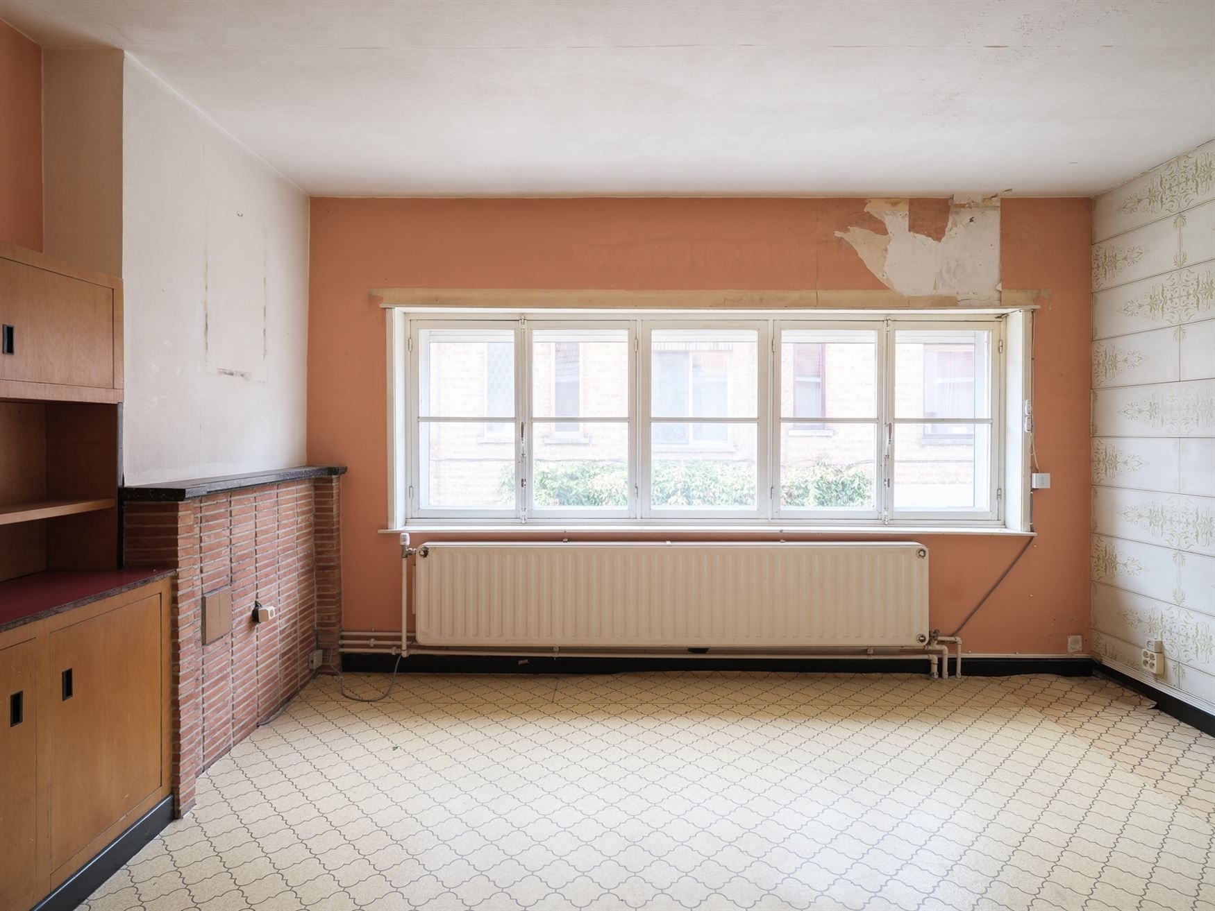 Zeer ruime, te renoveren karakterwoning met garage foto 13