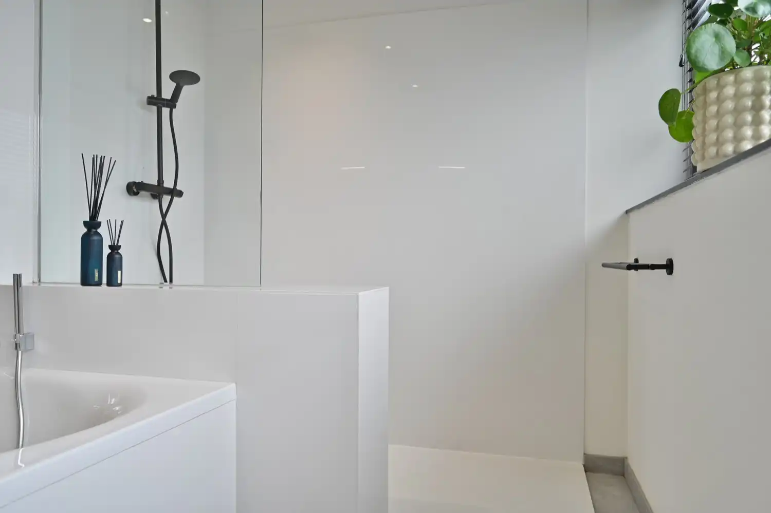 Exclusief wonen in alle rust, op wandelafstand van de Maas, met 3 slaapkamers, zonnig terras en een uitstekende ligging nabij Maastricht foto 14