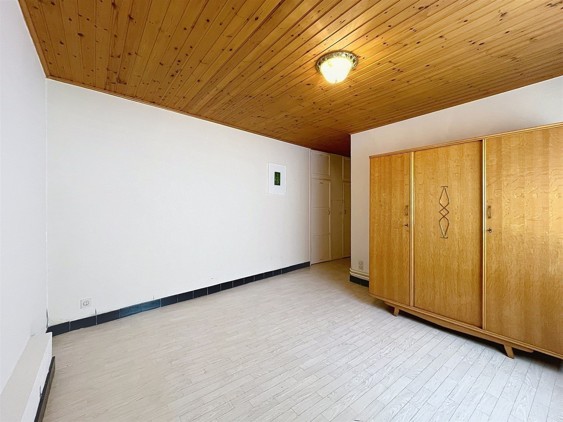 Ruime woning met garage op perceel van 512 m² foto 8