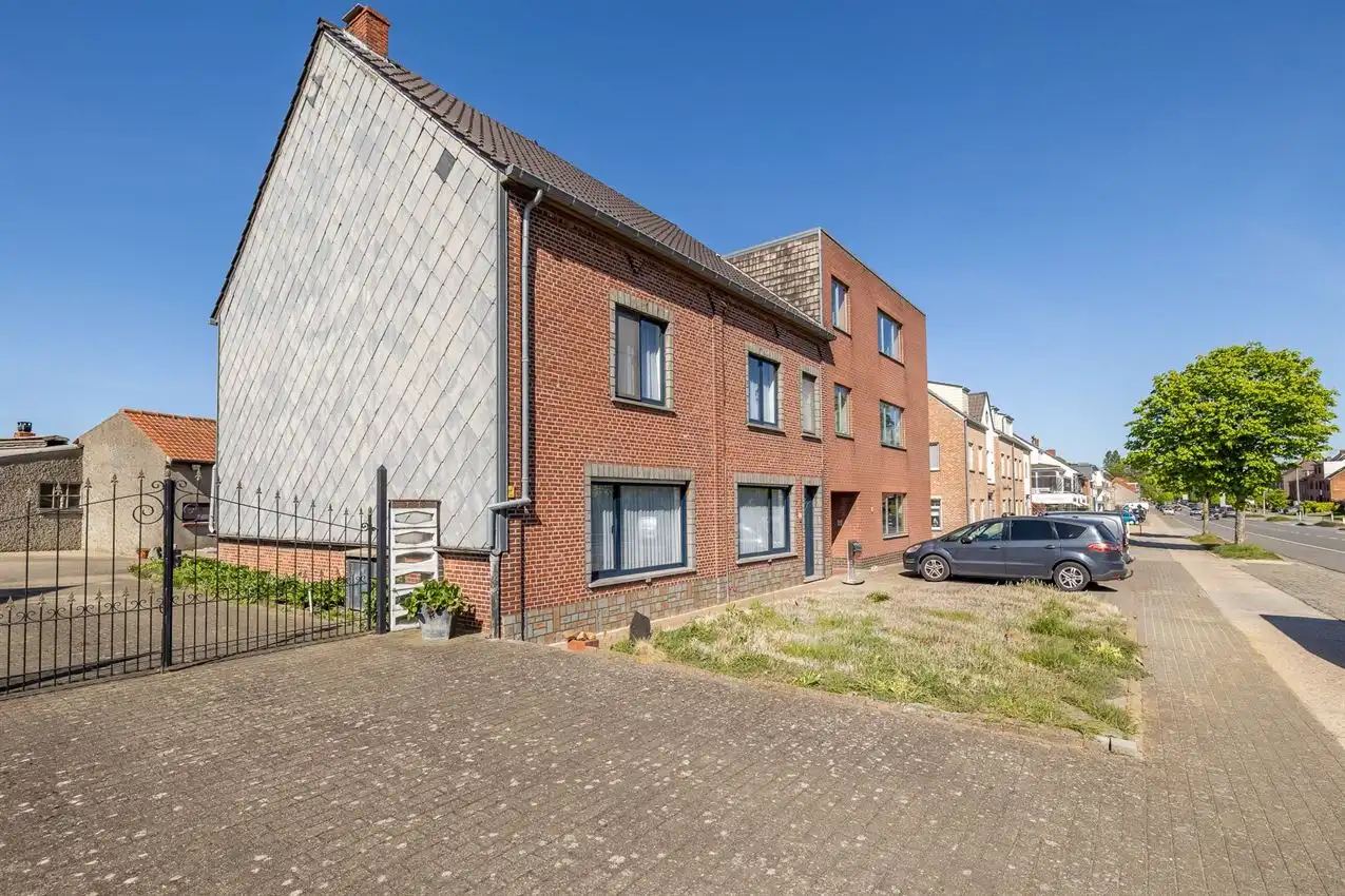 Ruime woning met mooi tuindeel op wandelafstand van centrum foto {{pictureIndex}}