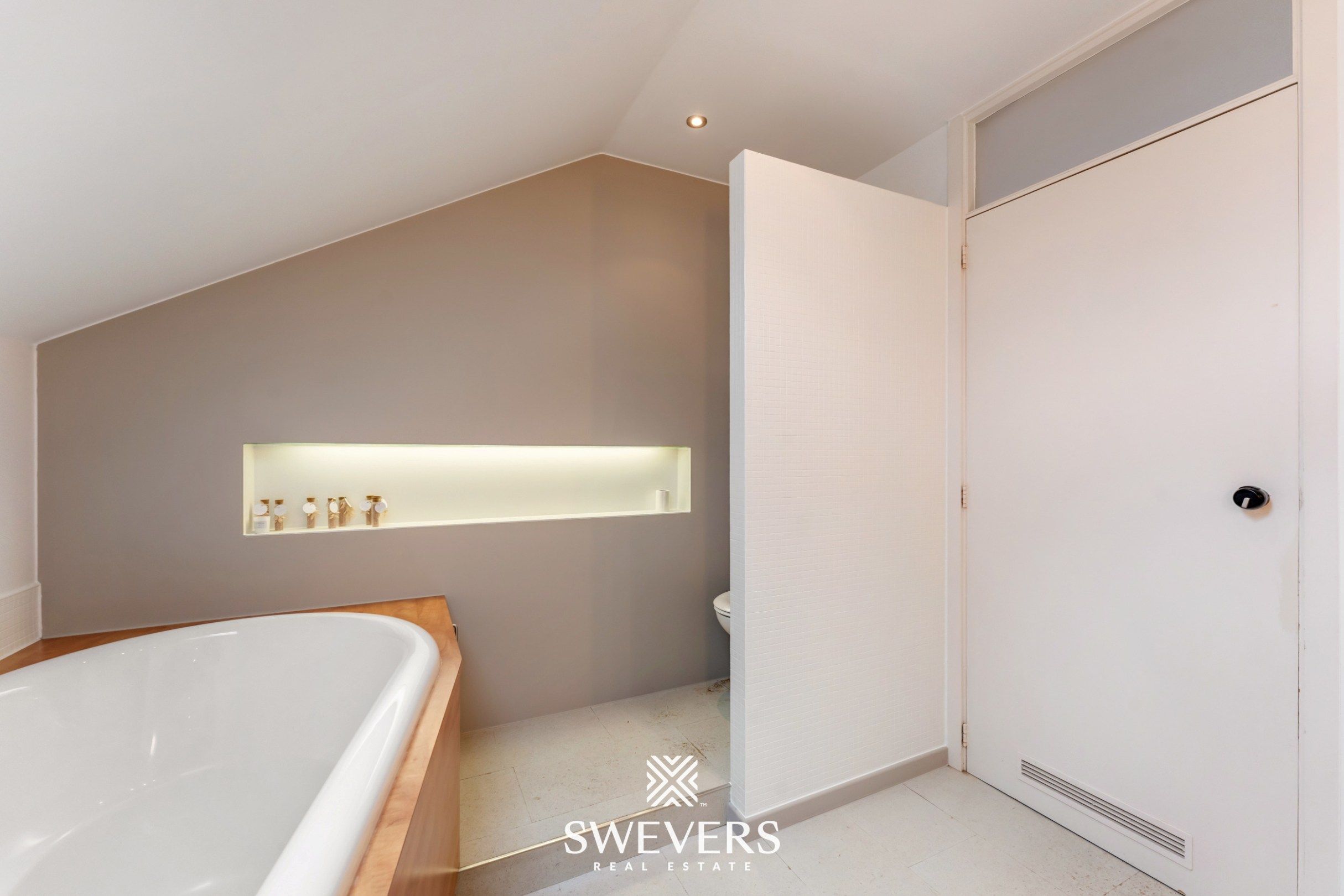 Knusse, hedendaagse gezinswoning met warme indeling en grote, zonnige tuin foto 25