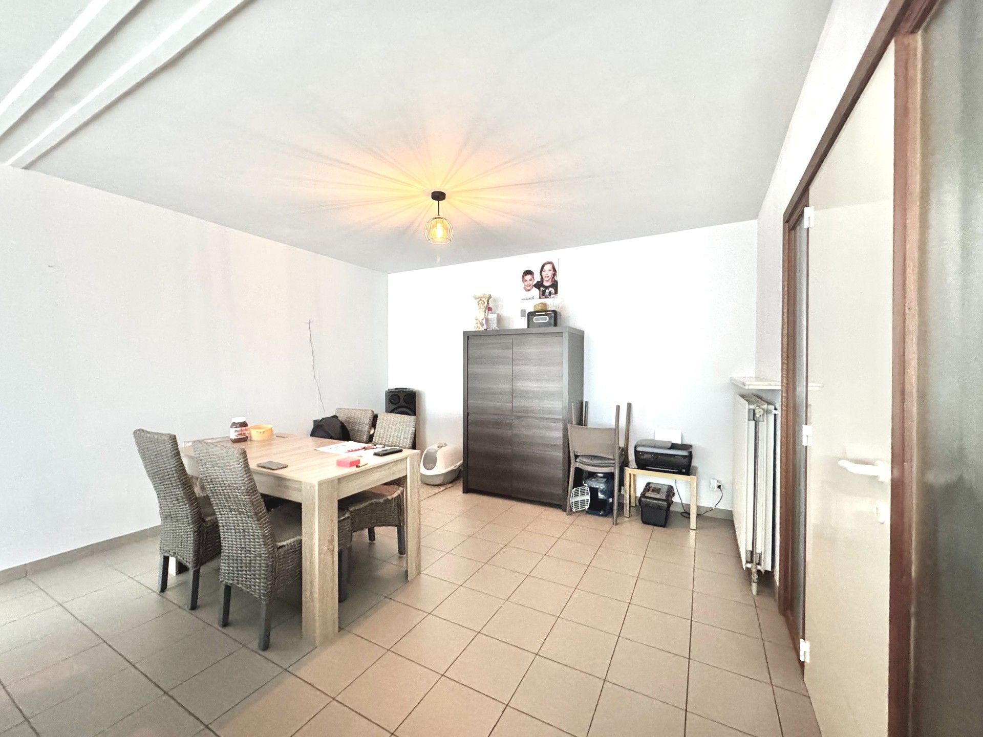 GELIJKVLOERS APPARTEMENT MET 2 SLPKS & GARAGE foto 7