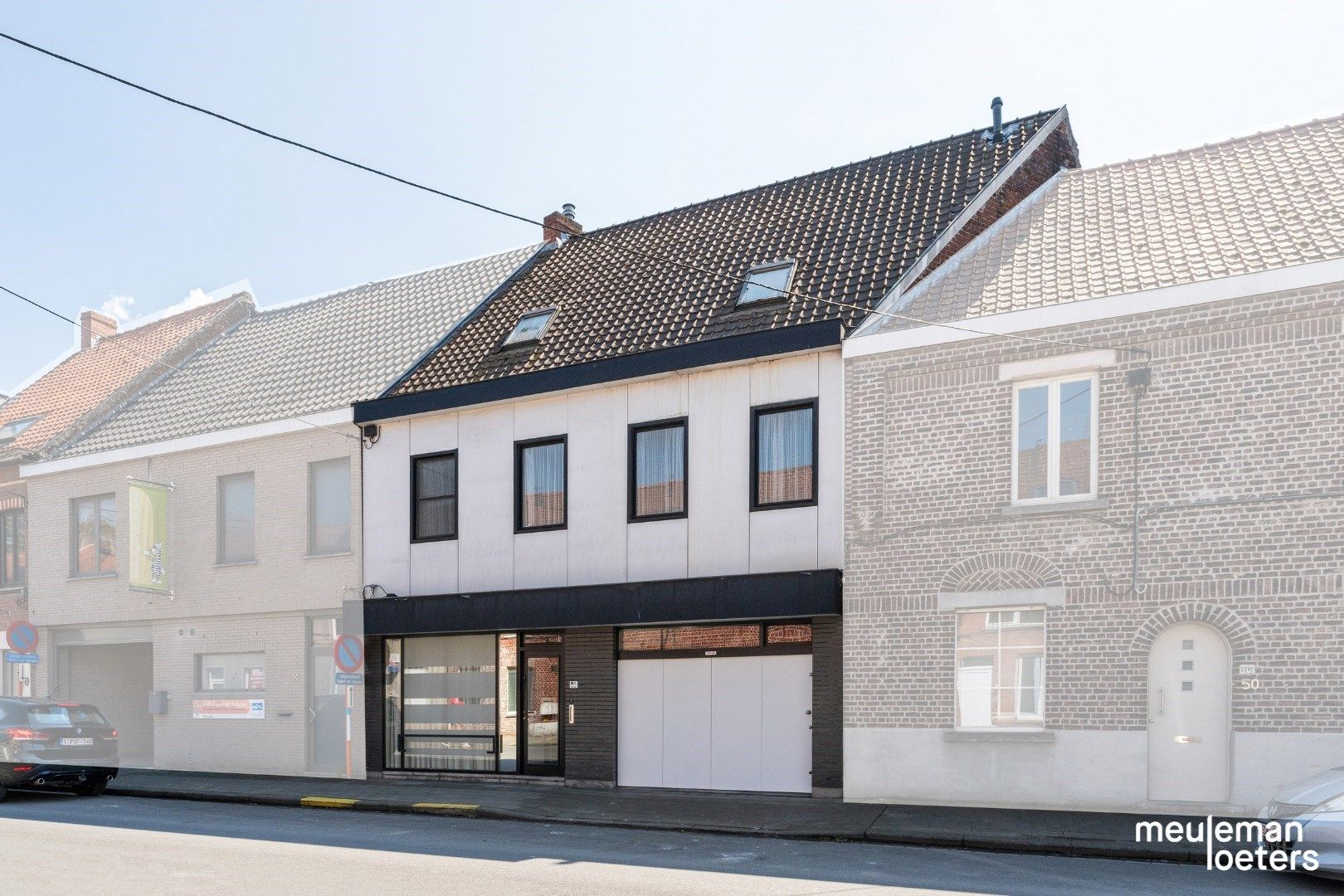 Ruime rijwoning nabij het commercieel centrum van Roeselare foto 1