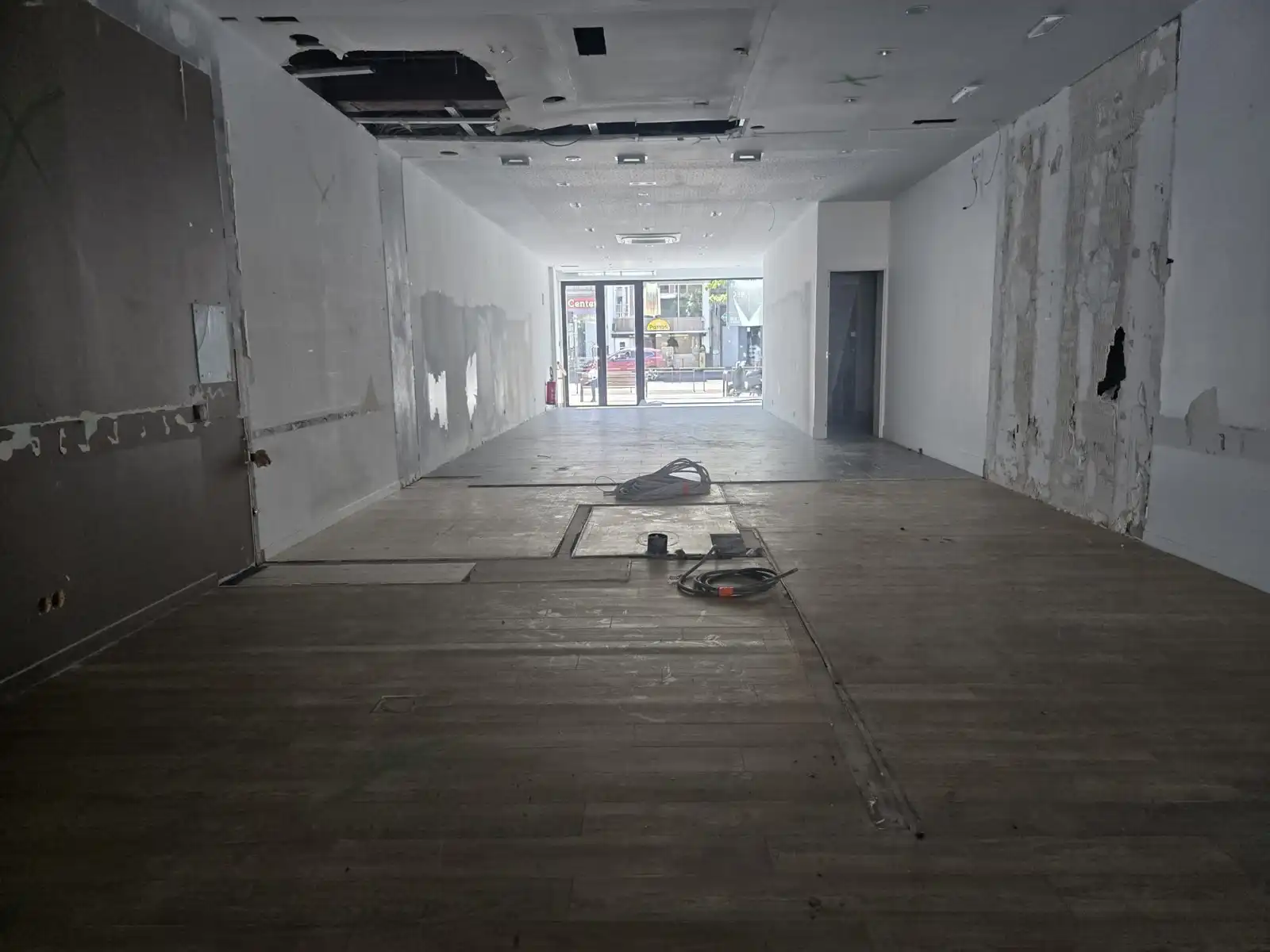 Commercieel pand met hoge vitrine in Mortsel foto 9