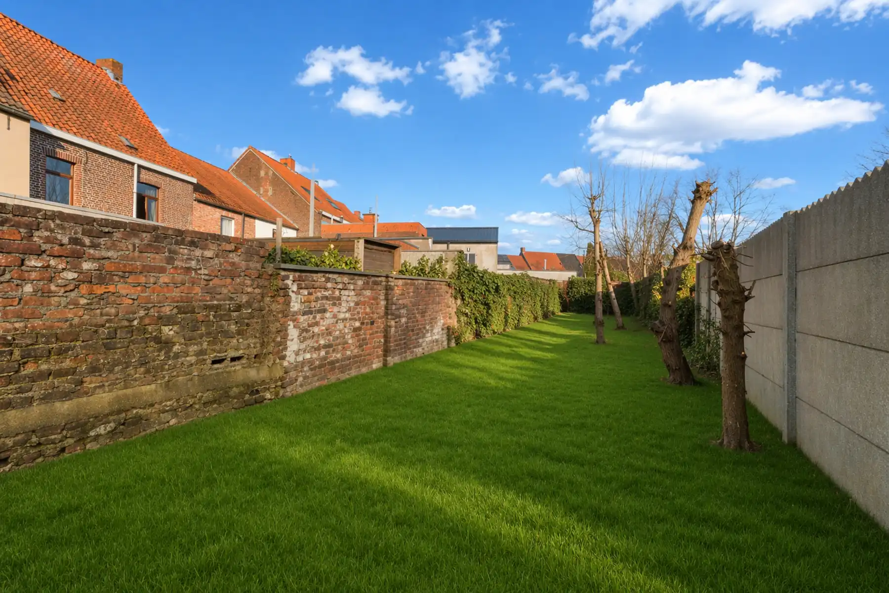 Te renoveren woonhuis op 219m²,centraal gelegen te Roeselare foto 2