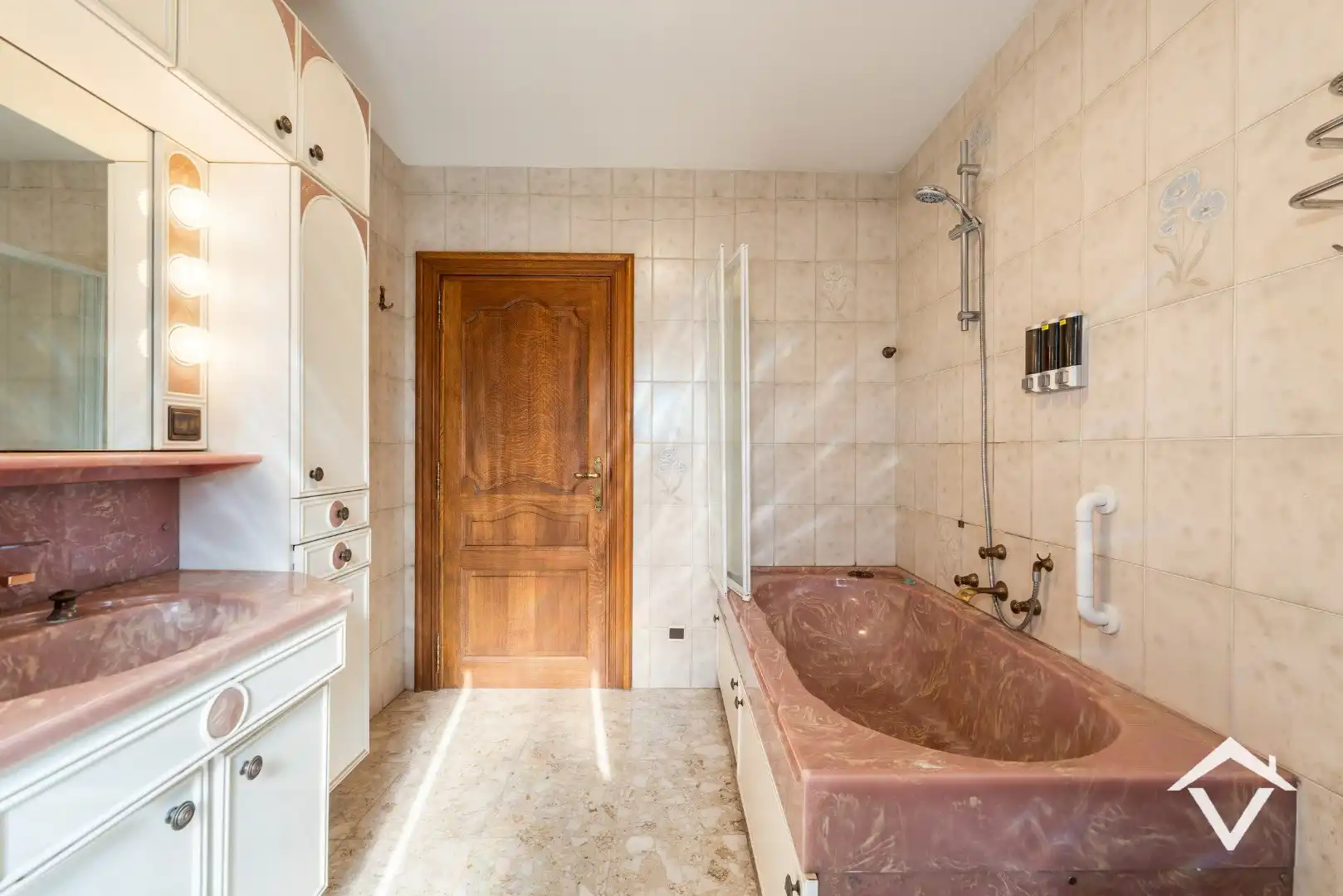 Zeer ruime en instapklare woning met veel mogelijkheden te Eernegem foto 19