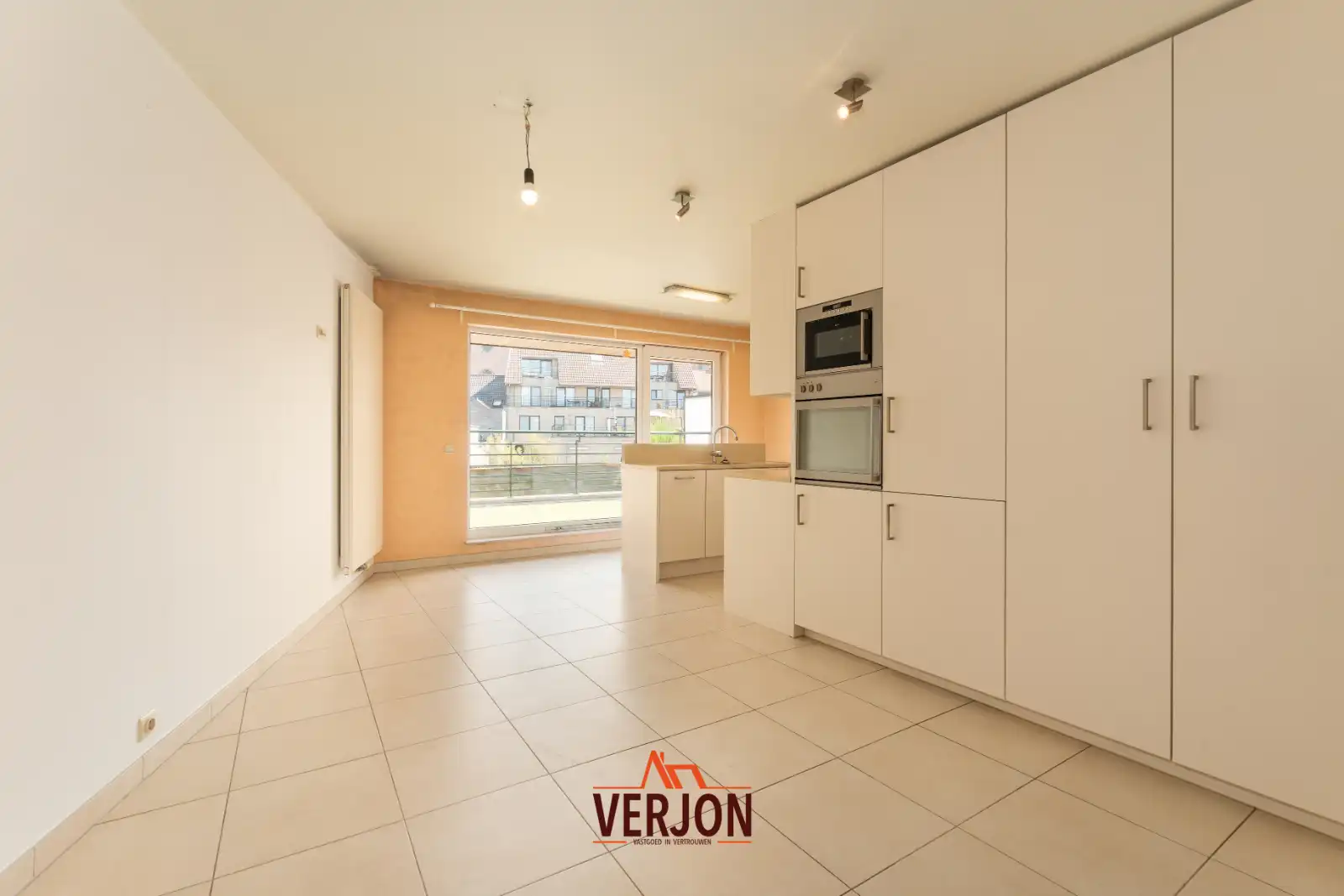 Ruim duplexappartement met 3 slaapkamers, garage en zonnig terras in het centrum van Lichtervelde! foto 6