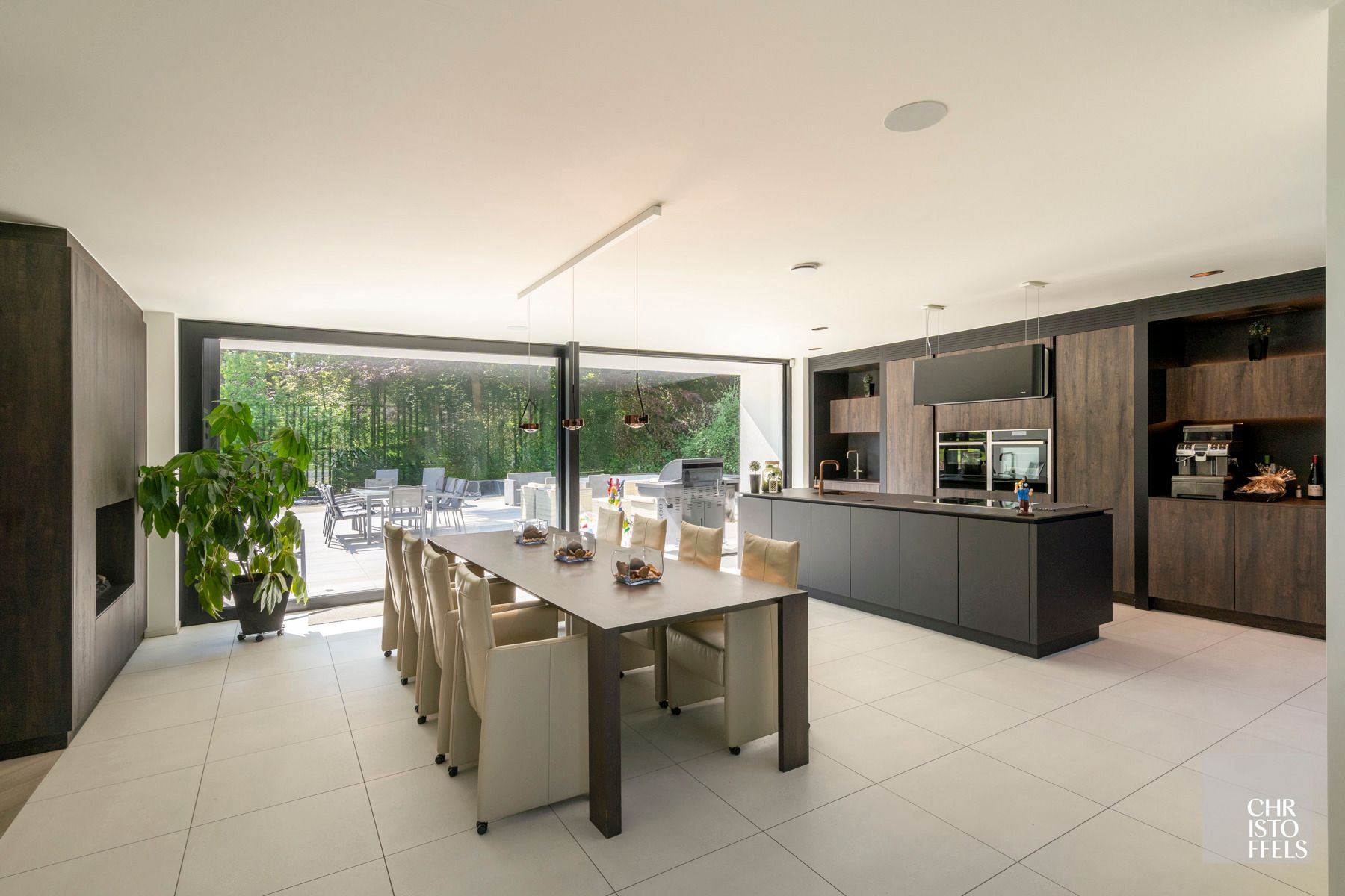 Multifunctioneel gebouw met 2 wooneenheden, kantoor en showroom op een perceel van 2.074 m²! foto 9