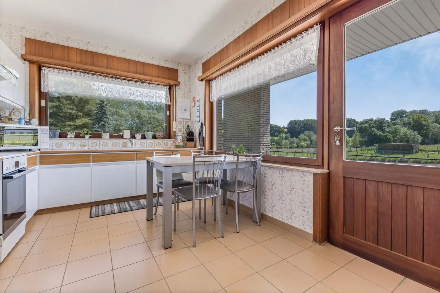 Woning met 2 slpks, zolder, volledig onderkelderd en tuin foto 11