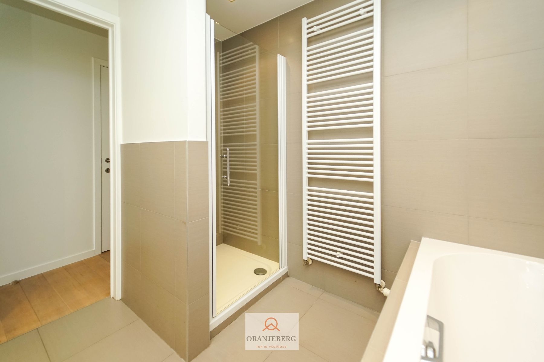 Instapklaar gelijkvloers 2 slpk appartement met tuin foto 9