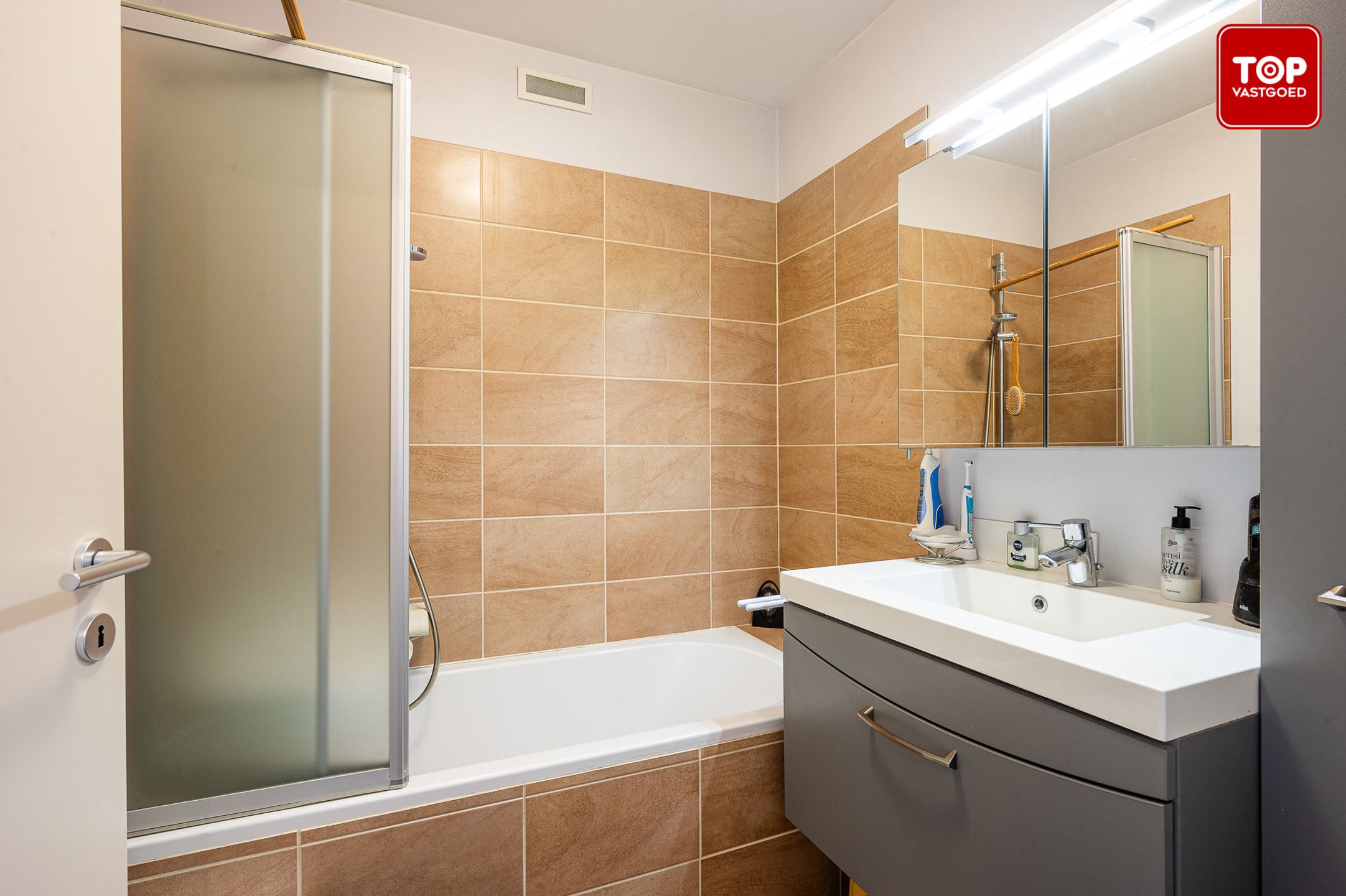 Instapklaar 2-slaapkamer appartement te Wondelgem. foto 13