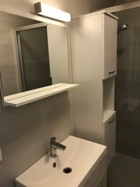 Gemeubelde zonnige studio, vlak aan zee foto 5